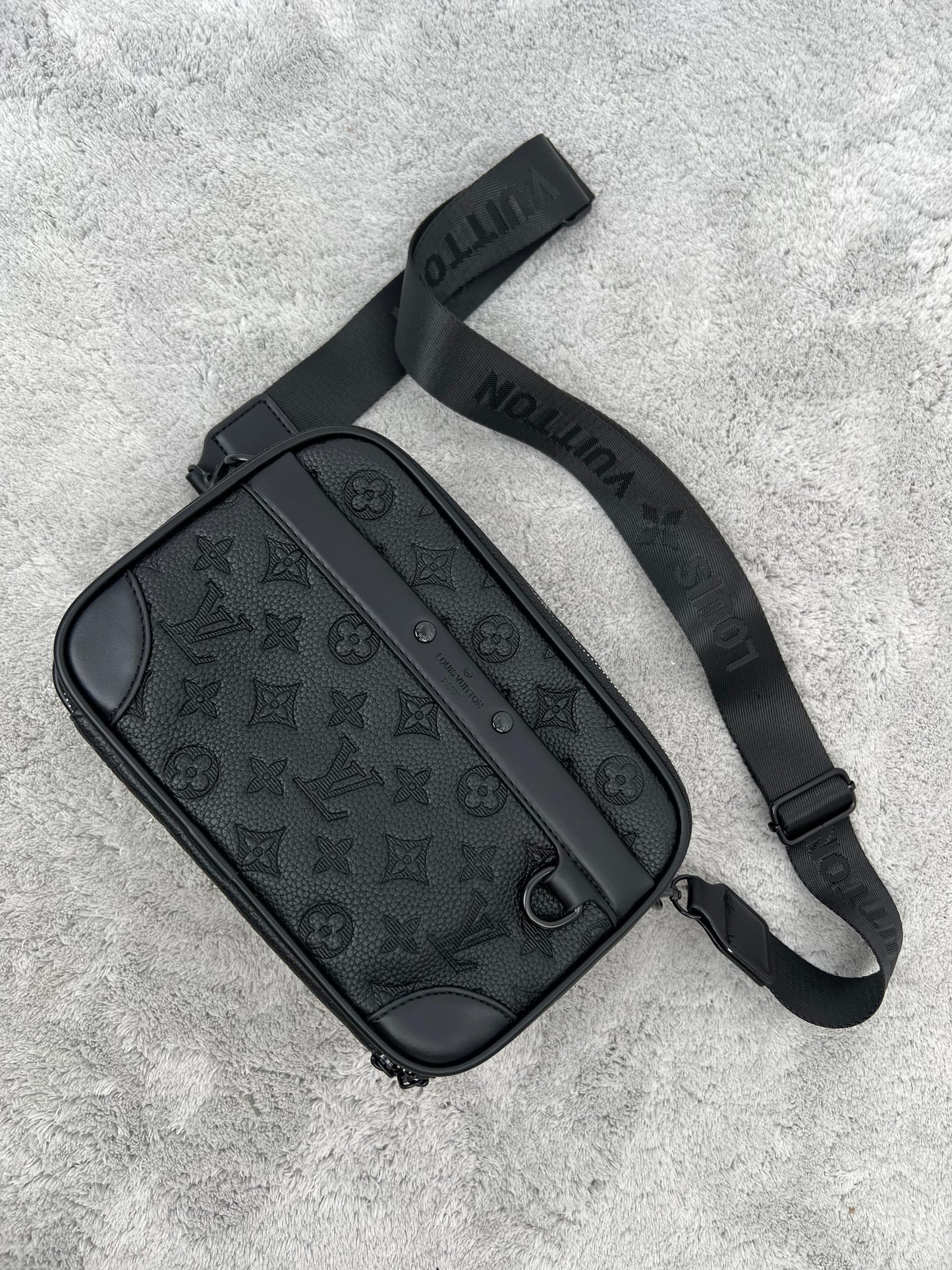 BANDOLERA LV negra logos grandes
