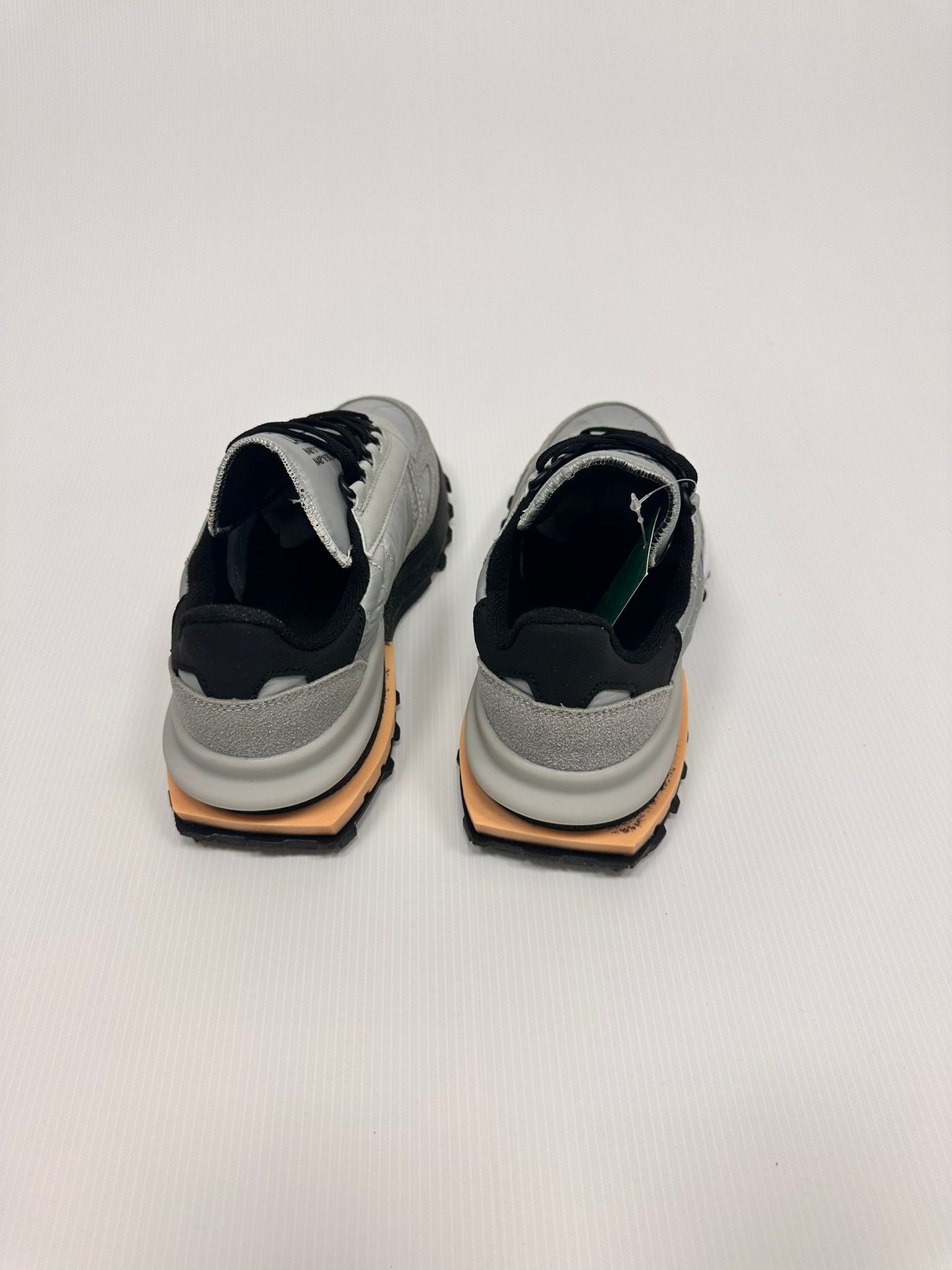 Zapatillas Lacoste gris logo negro