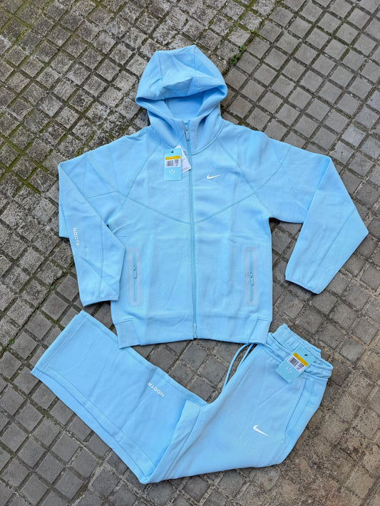 Nike tech azul claro logo blanco x NOCTA