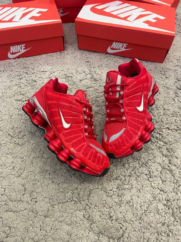 Shox rojas logo blanco detalles grises