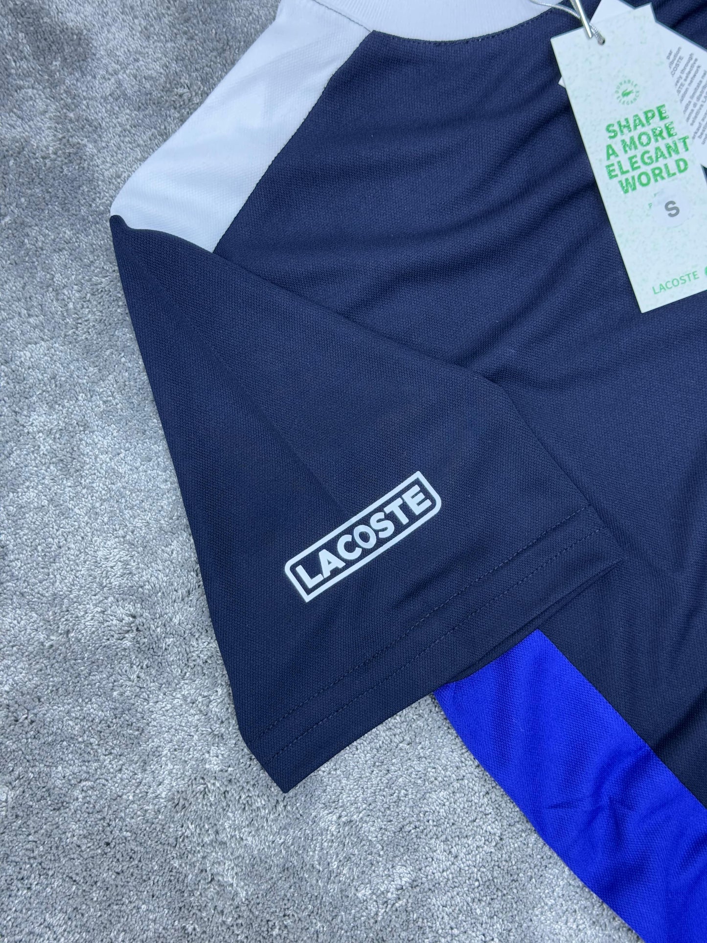 Conjunto corto lacoste azul marino logo verde detalles blancos