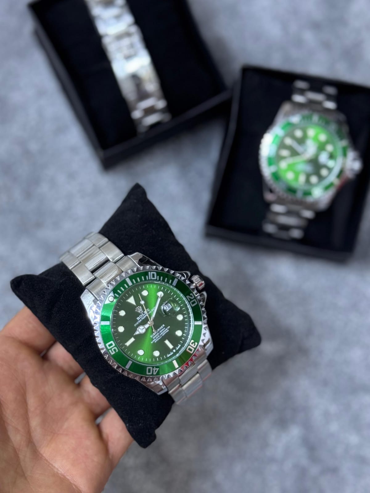 Reloj Rolex plateado y verde