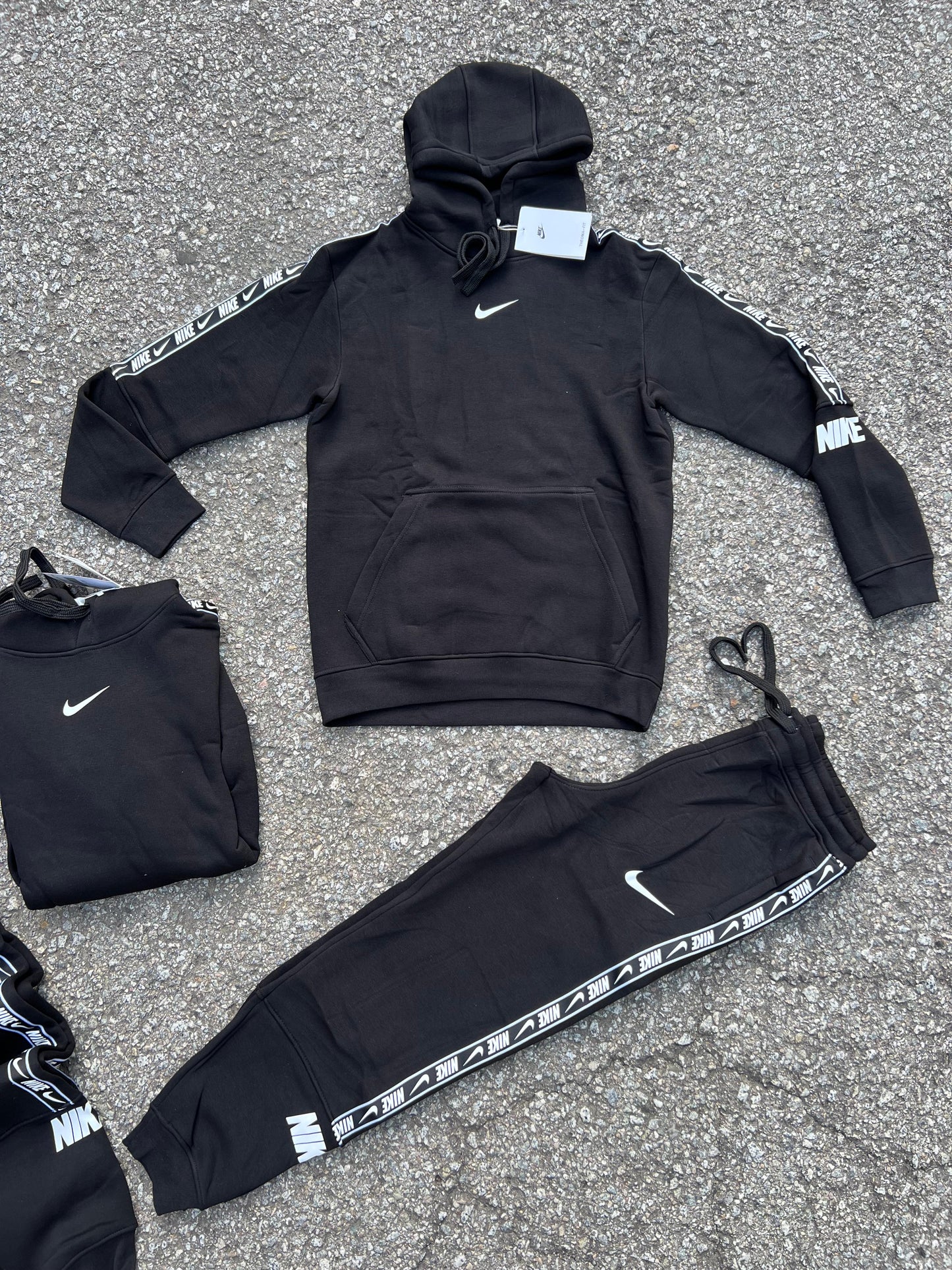 Chandal nike negro logo blanco lineas laterales