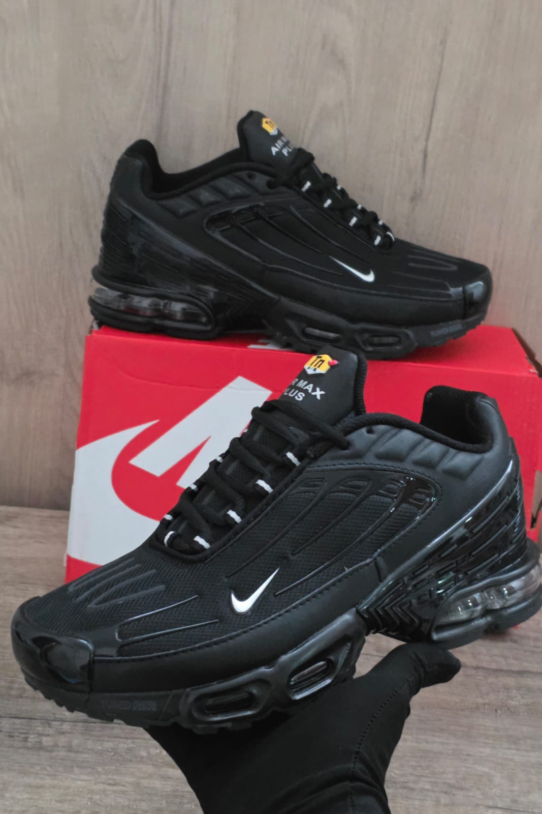 Tn plus negra logo blanco