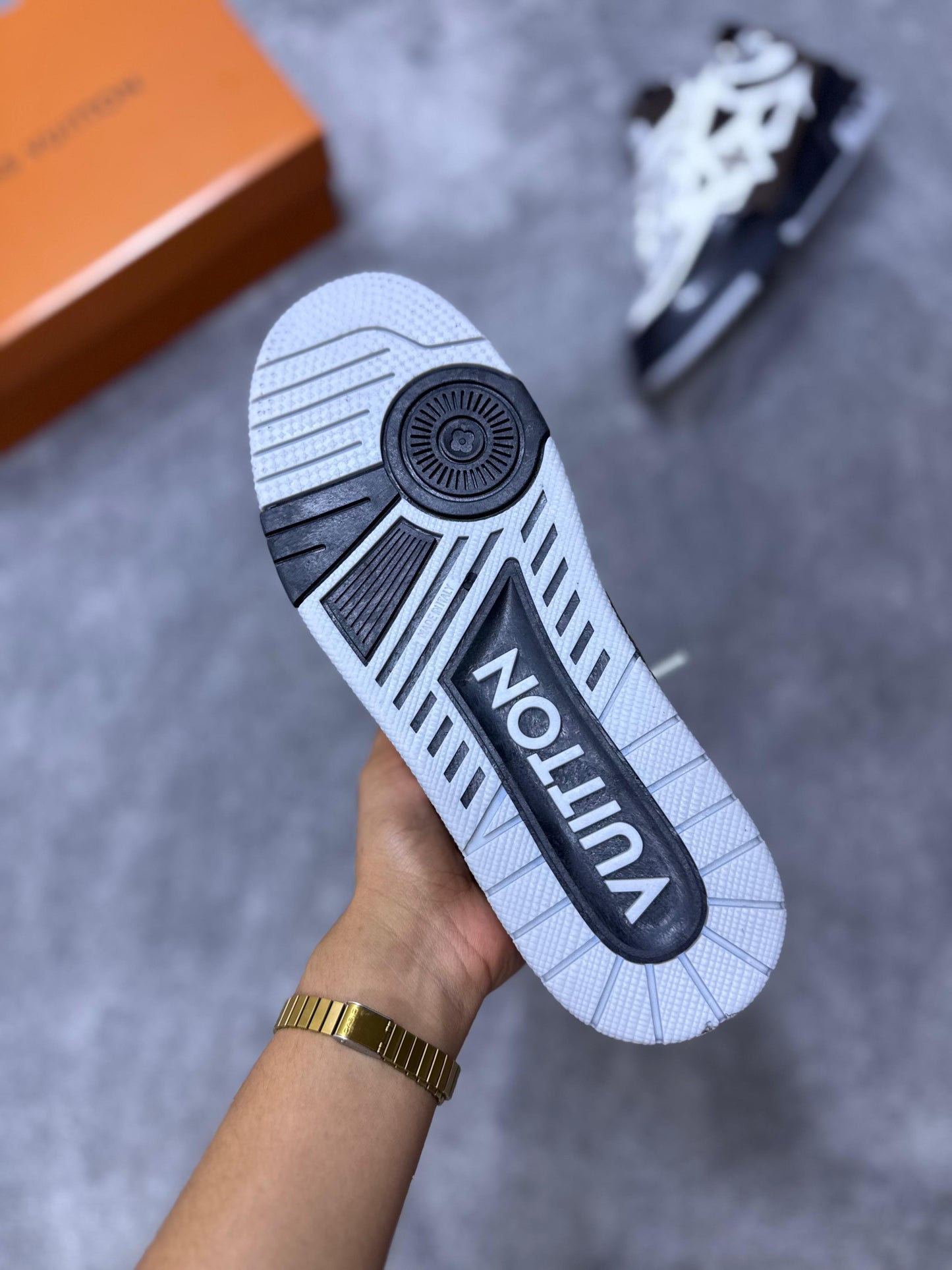 Louis vuitton SKATE 2025 blancas y marron detalles negros