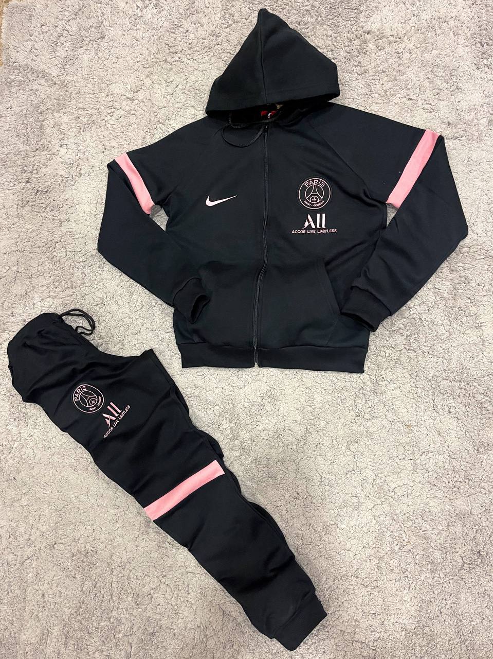Chándal negro nike x PSG logo rosa