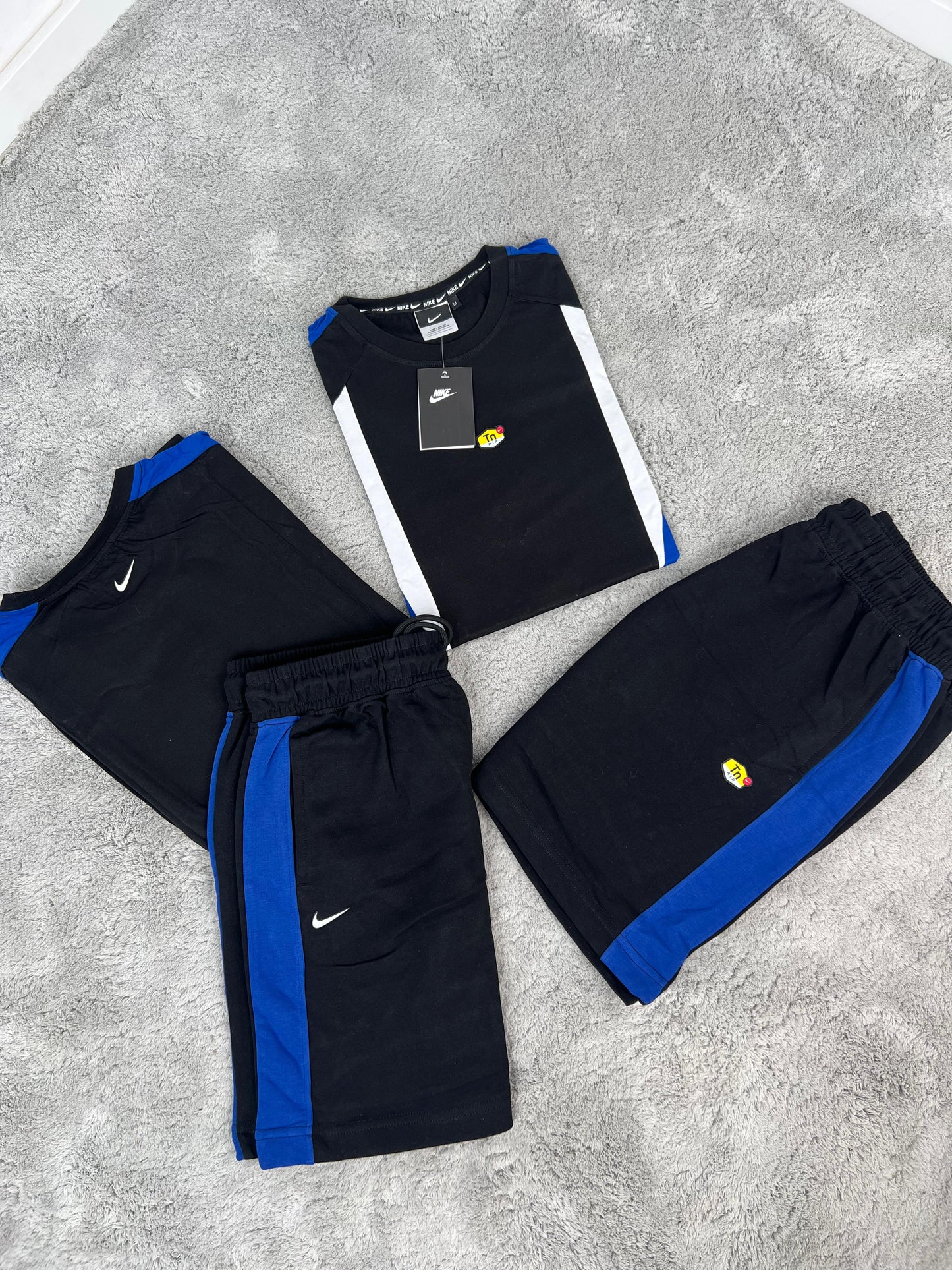 Conjunto corto nike tn negro y azul logo amarillo y negro