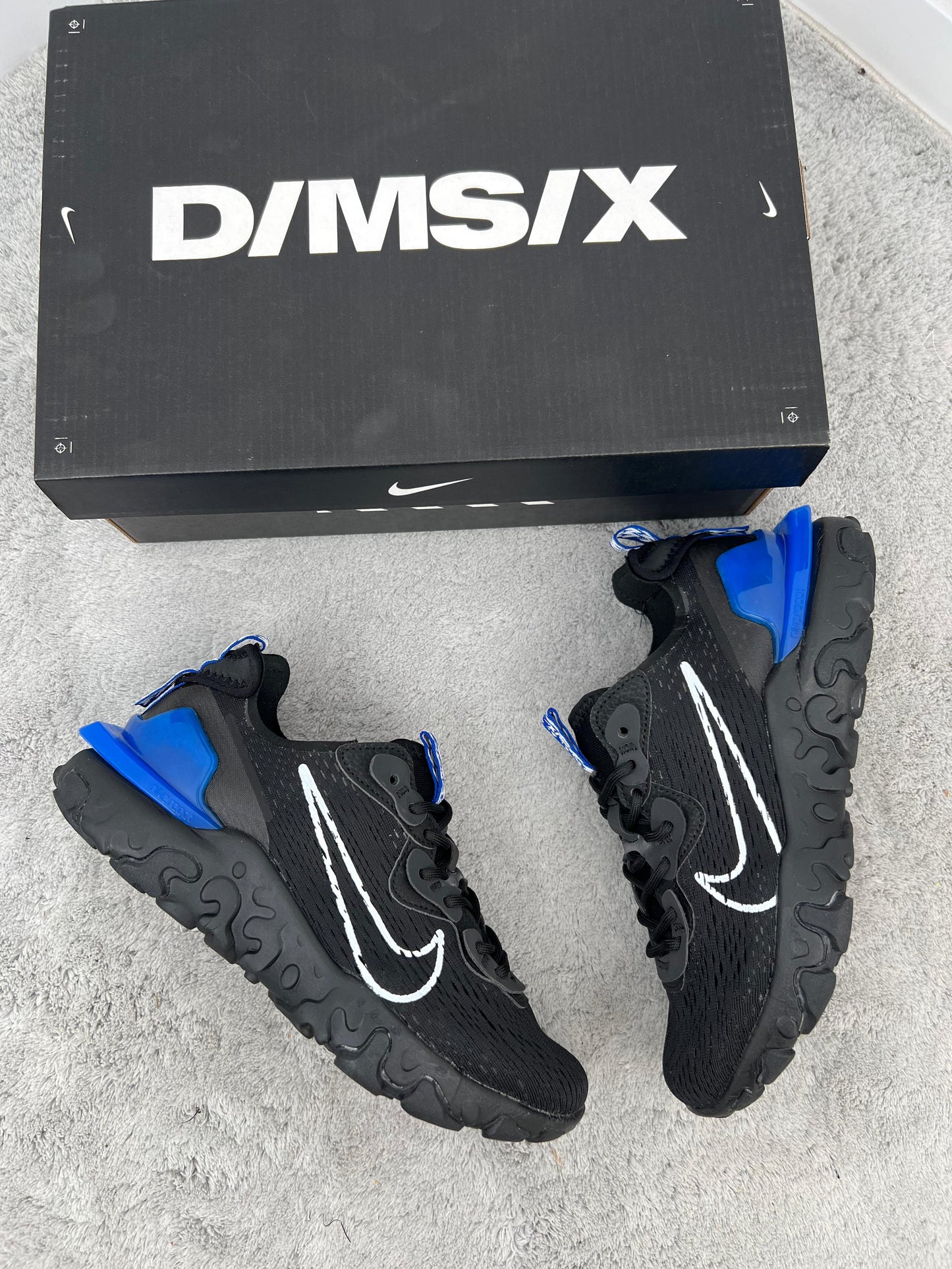 Nike react vision negras logo blanco detalle azul
