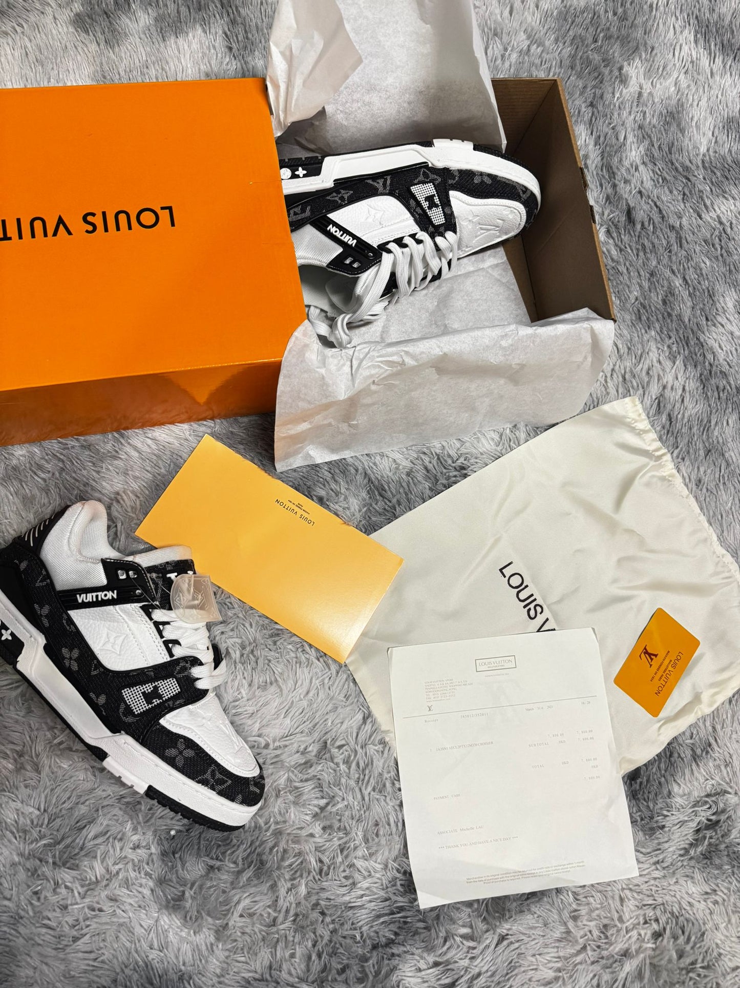 LV trainer blancas y negras