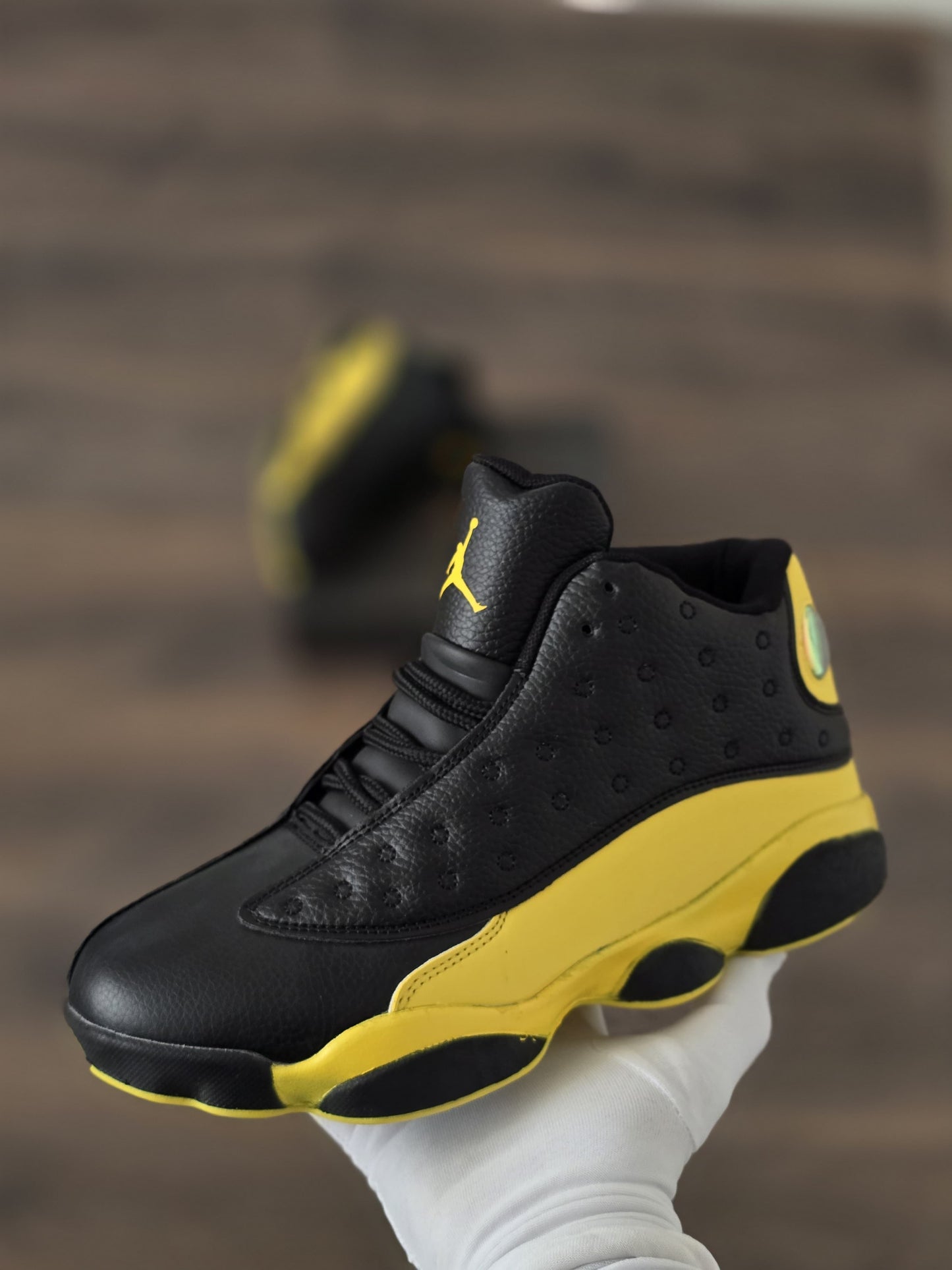 JORDAN 13 NEGRA AMARILLA
