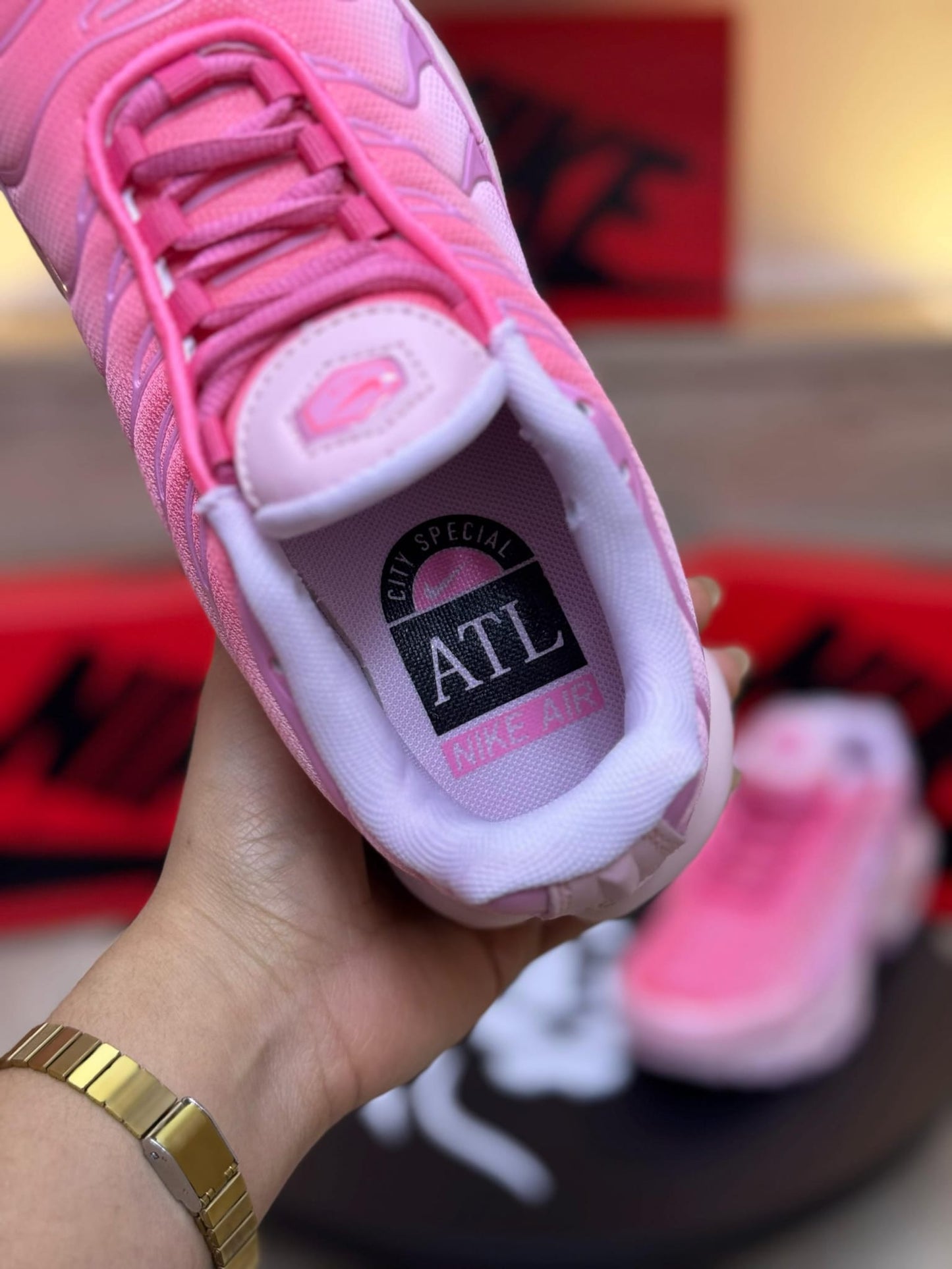 Nike TN rosas logo blanco