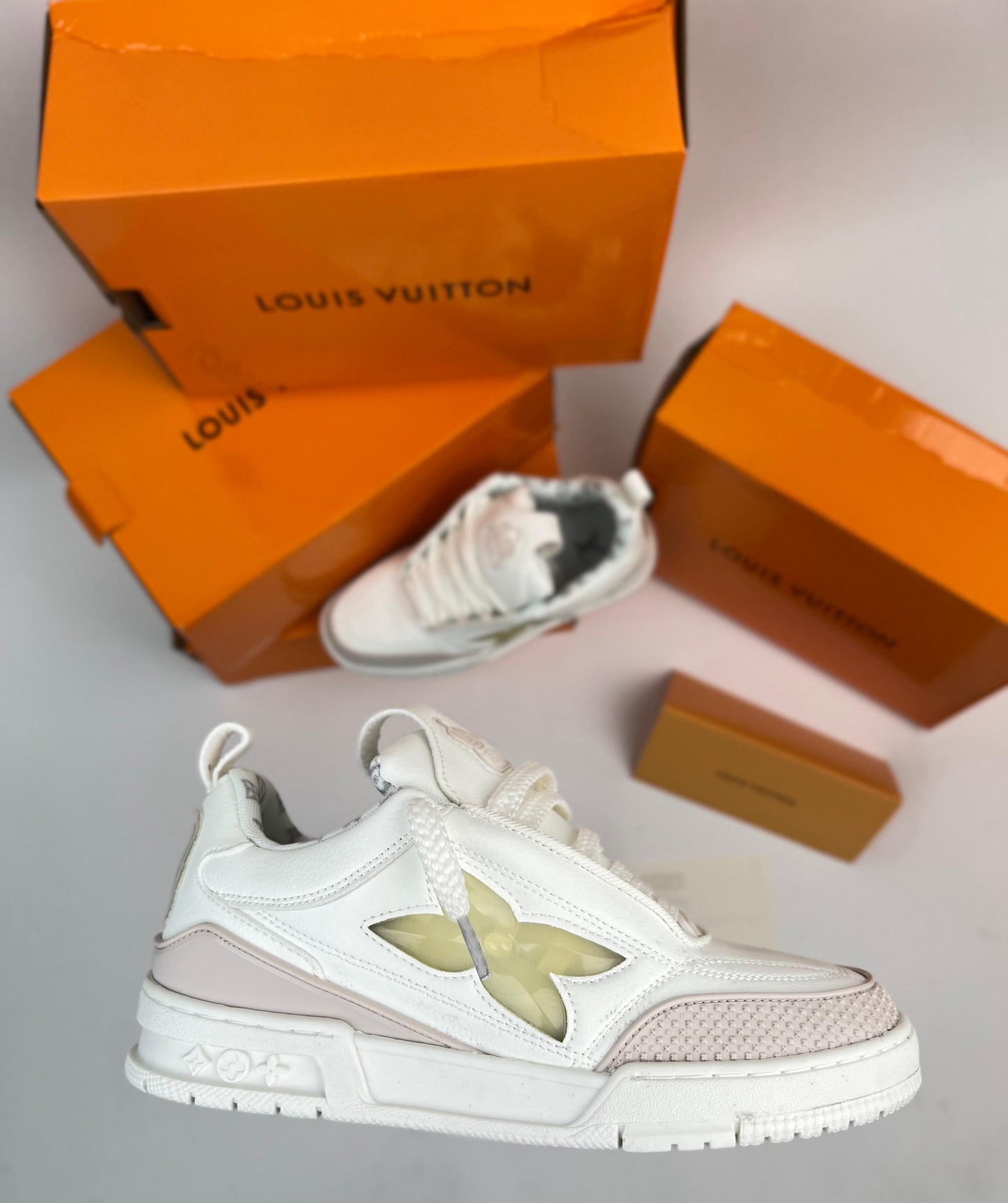 Louis vuitton SKATE 2025 blancas logo beige