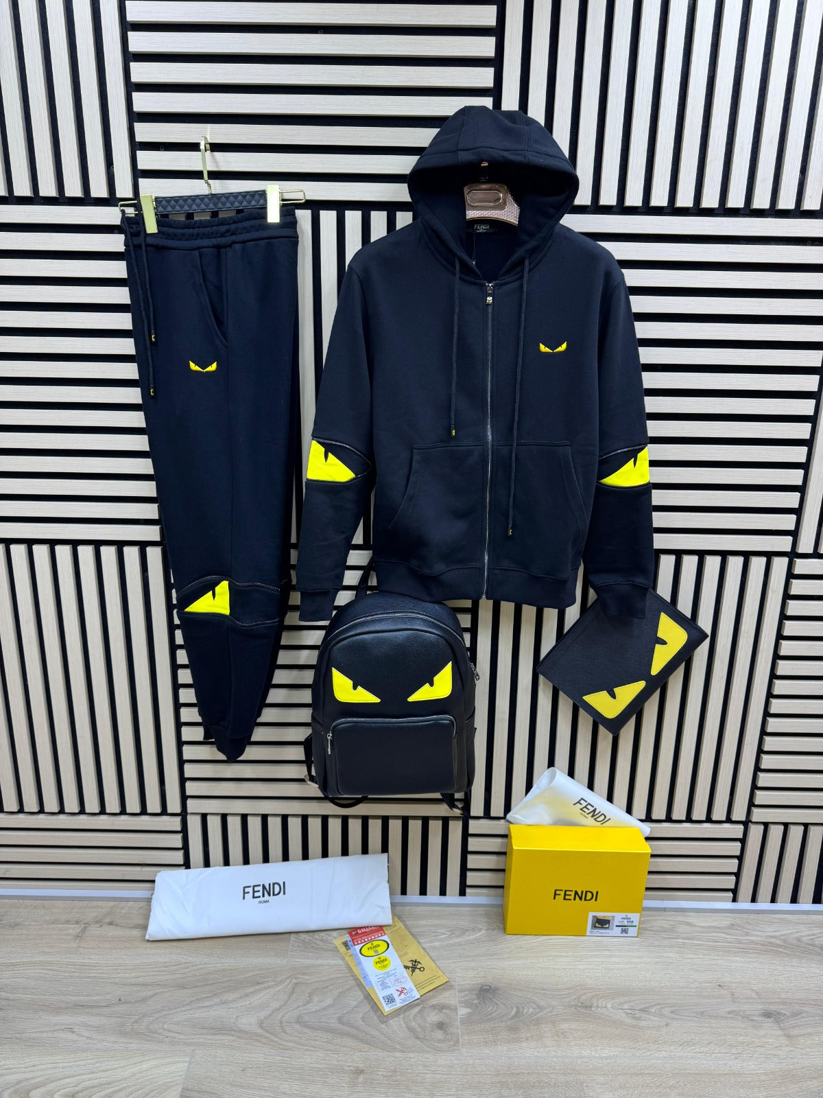 Chándal FENDI negro logo amarillo