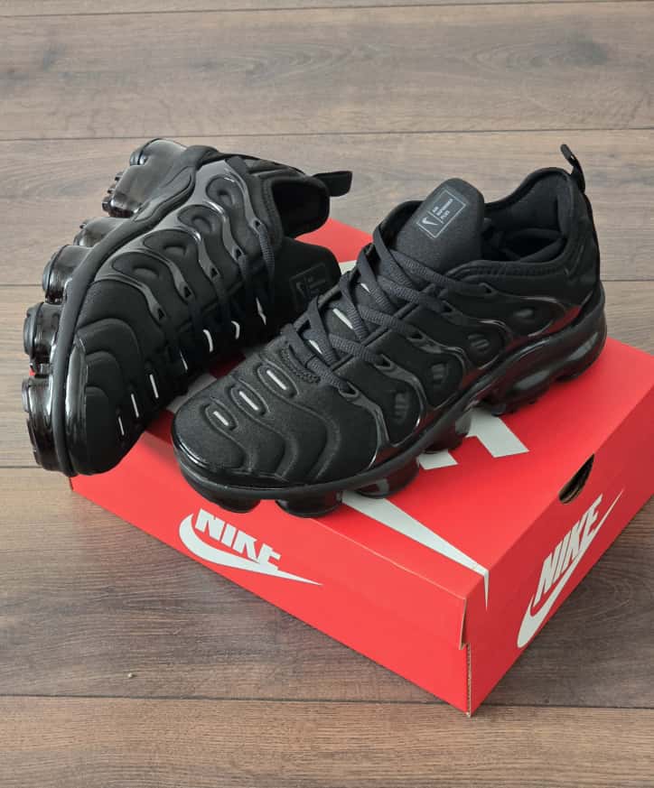Vapormax plus negra