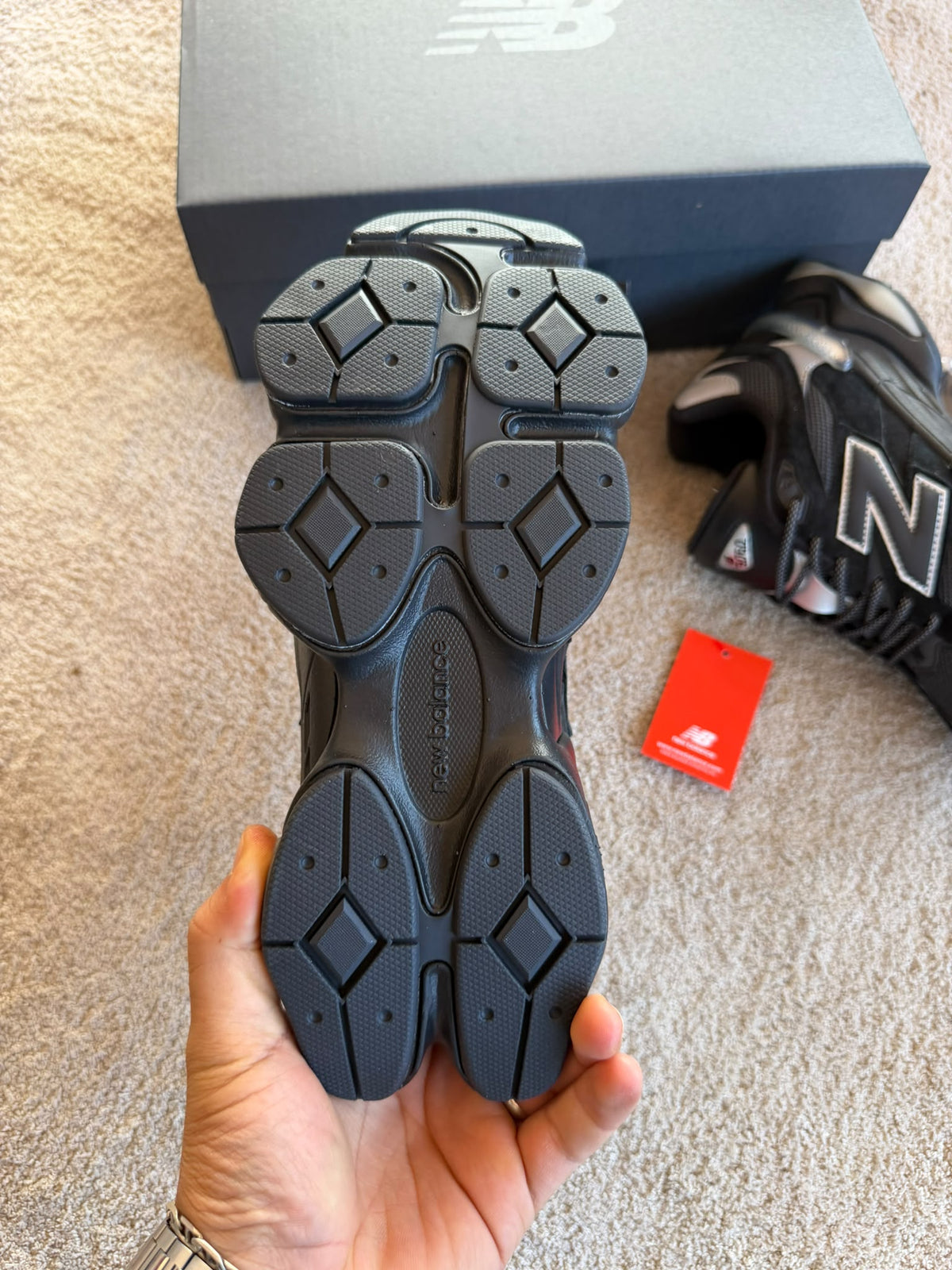 New Balance 9060 negras detalles grises