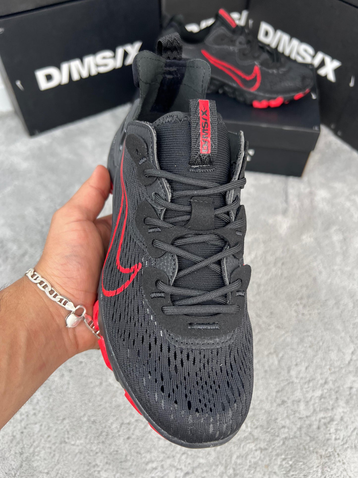 Nike react vision negras logo rojo