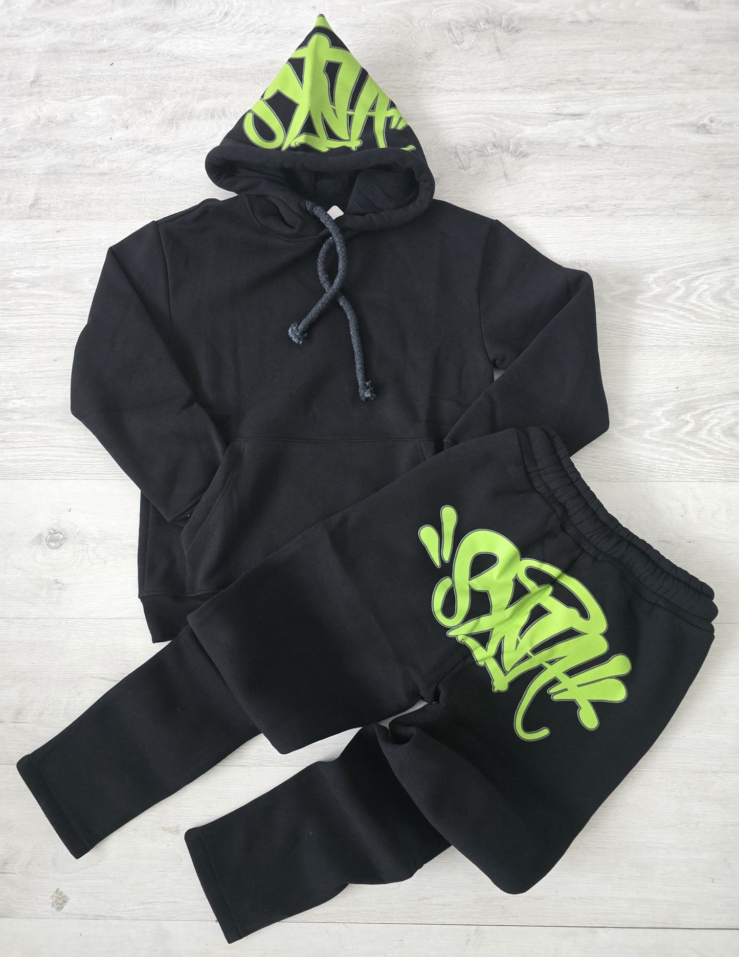 Chandals syna negro logo verde