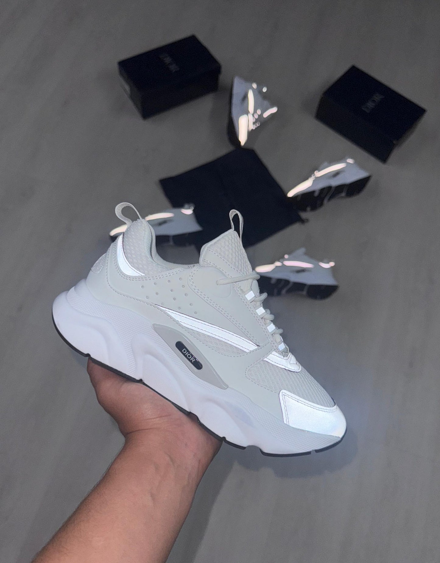 Dior B22 blanca detalles grises