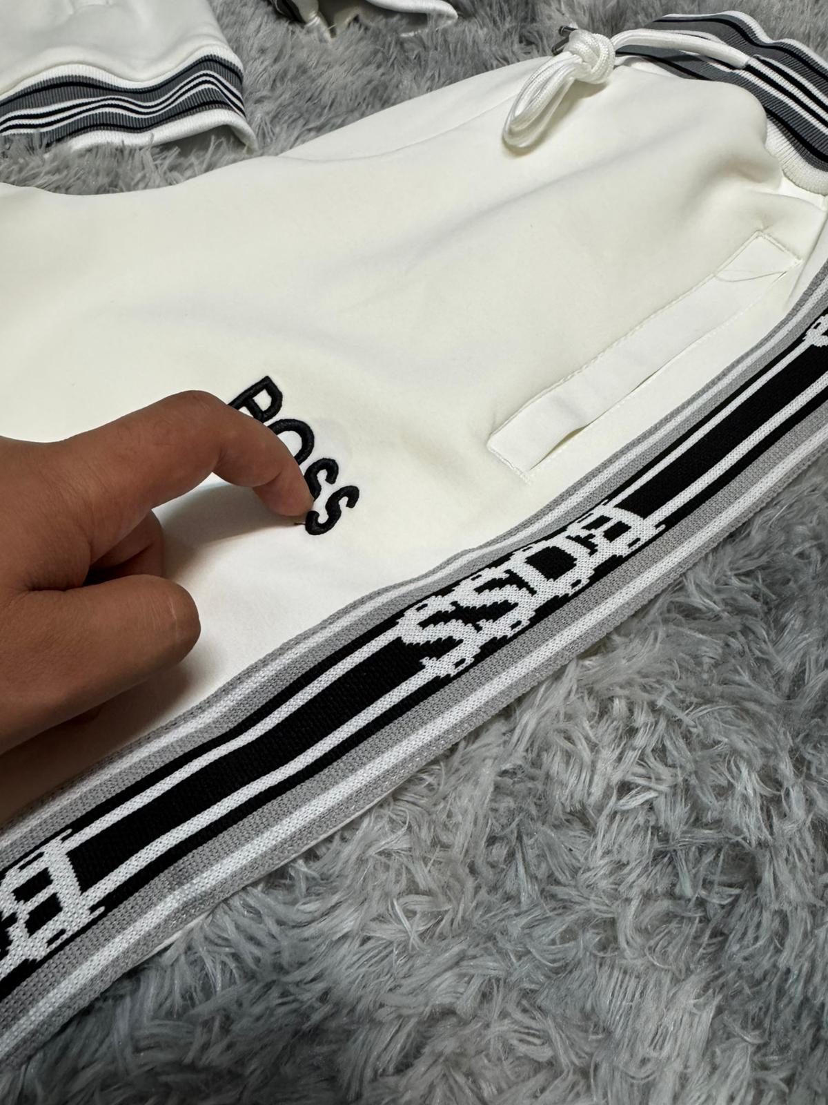 Chandal Hugo Boss blanco logo negro detalles laterales