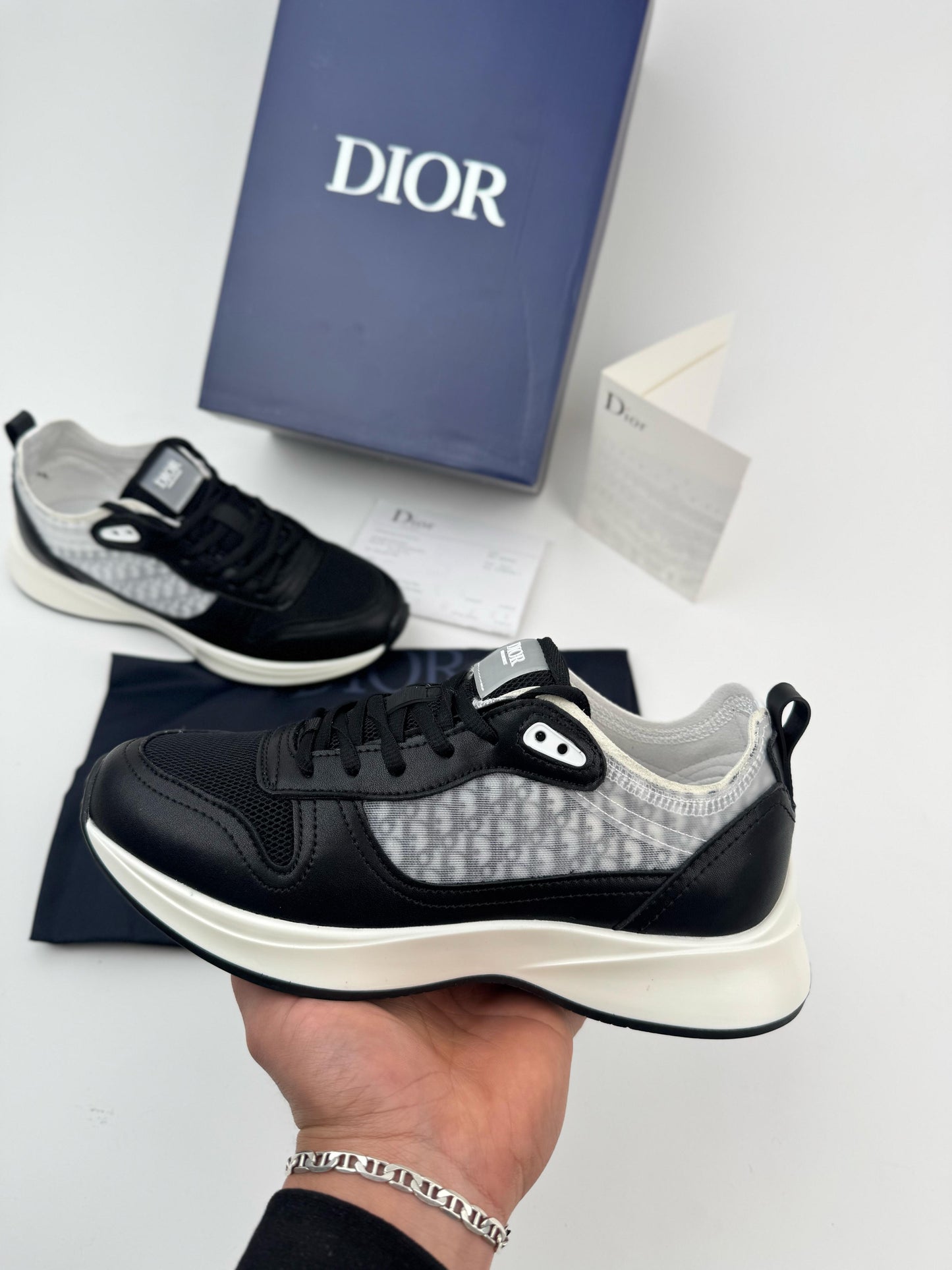 Dior b25 negras y blancas