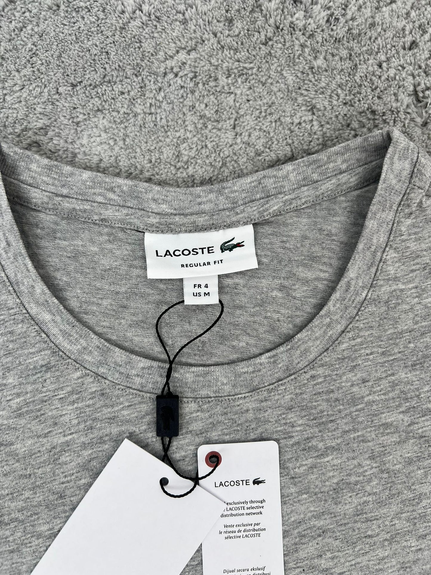 CAMISETA LACOSTE GRIS LOGO VERDE
