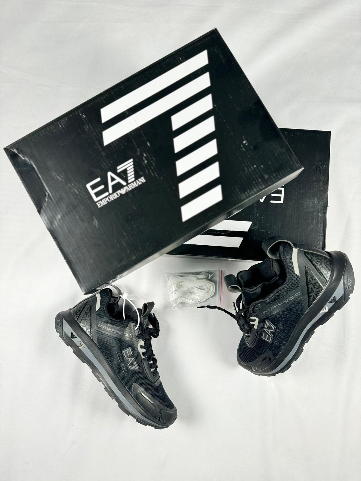 Armani negro logo gris