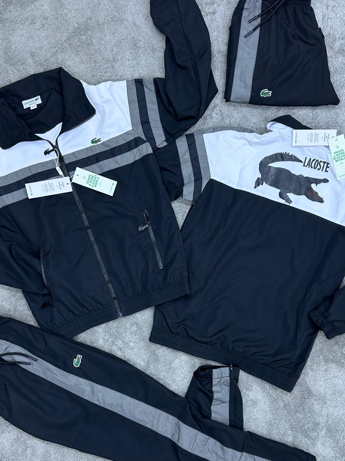 Chandal LACOSTE blanco y negro logo verde detalles gris