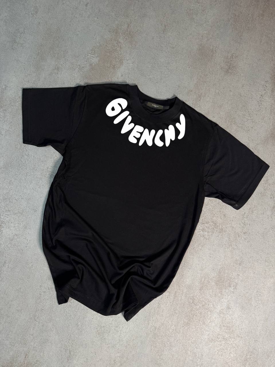 Camiseta Givenchy negro logo blanco cuello