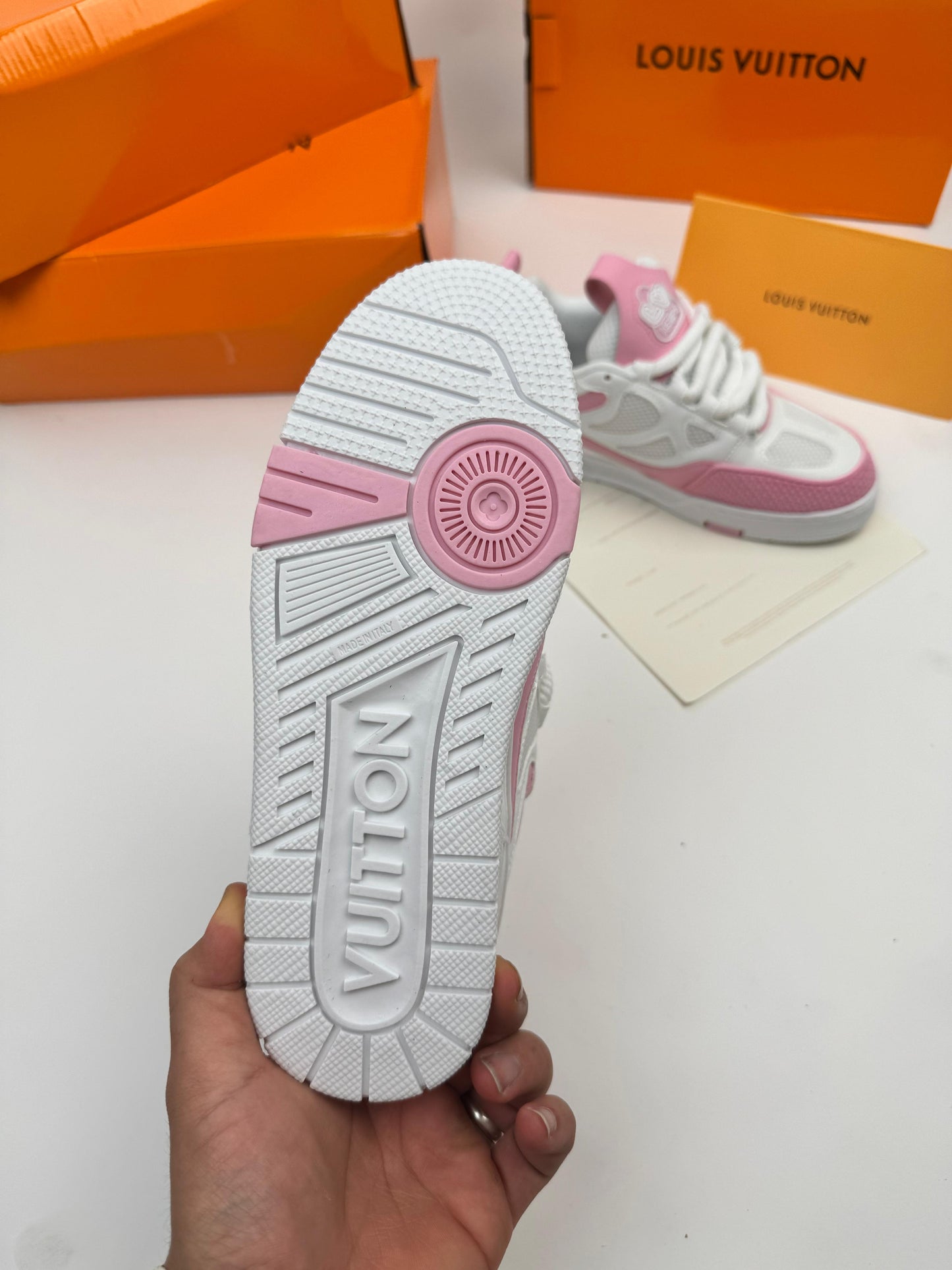 Louis vuitton SKATE 2025 blancas y rosas
