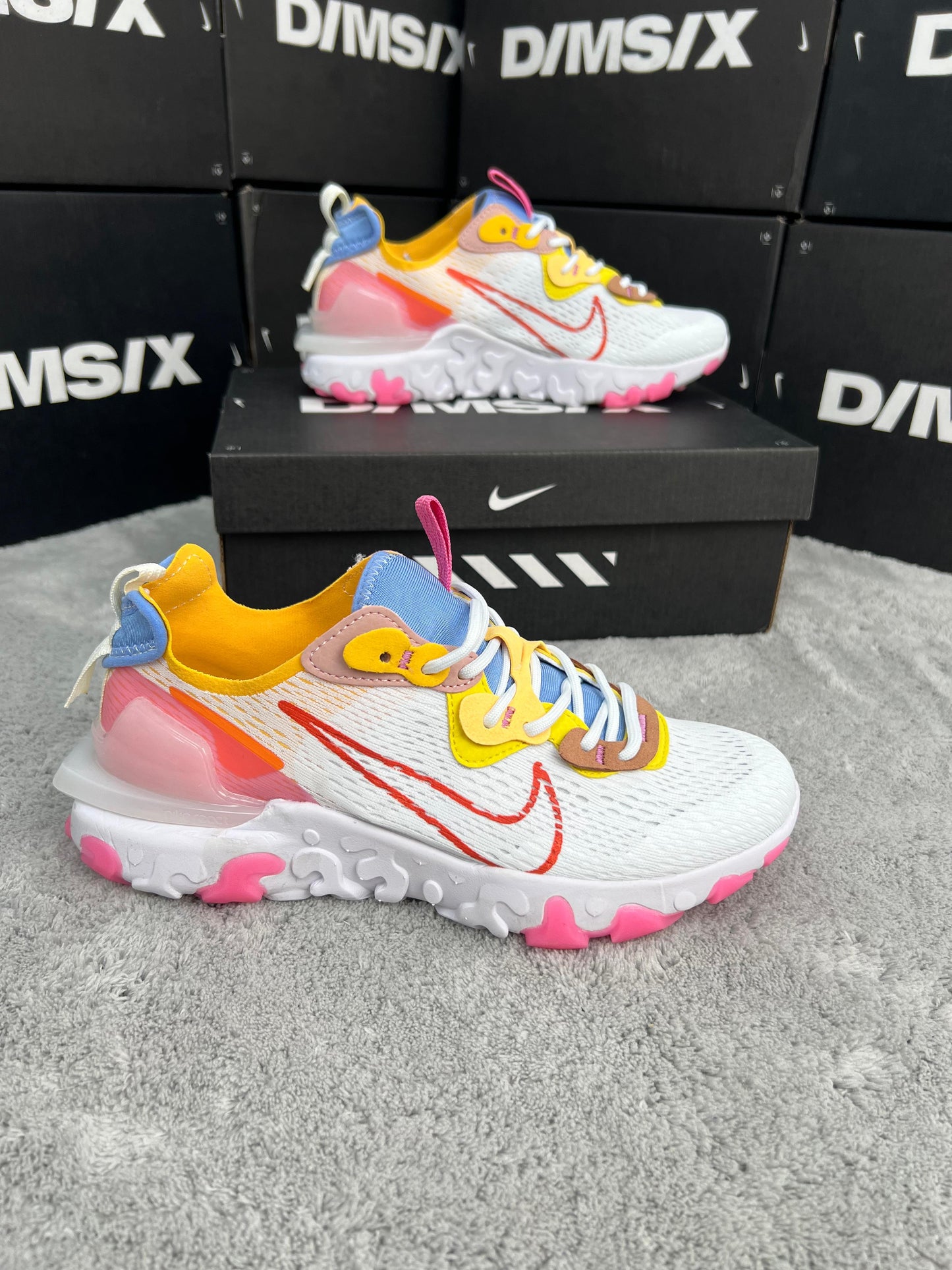 Nike react vision blancas detalles rosas