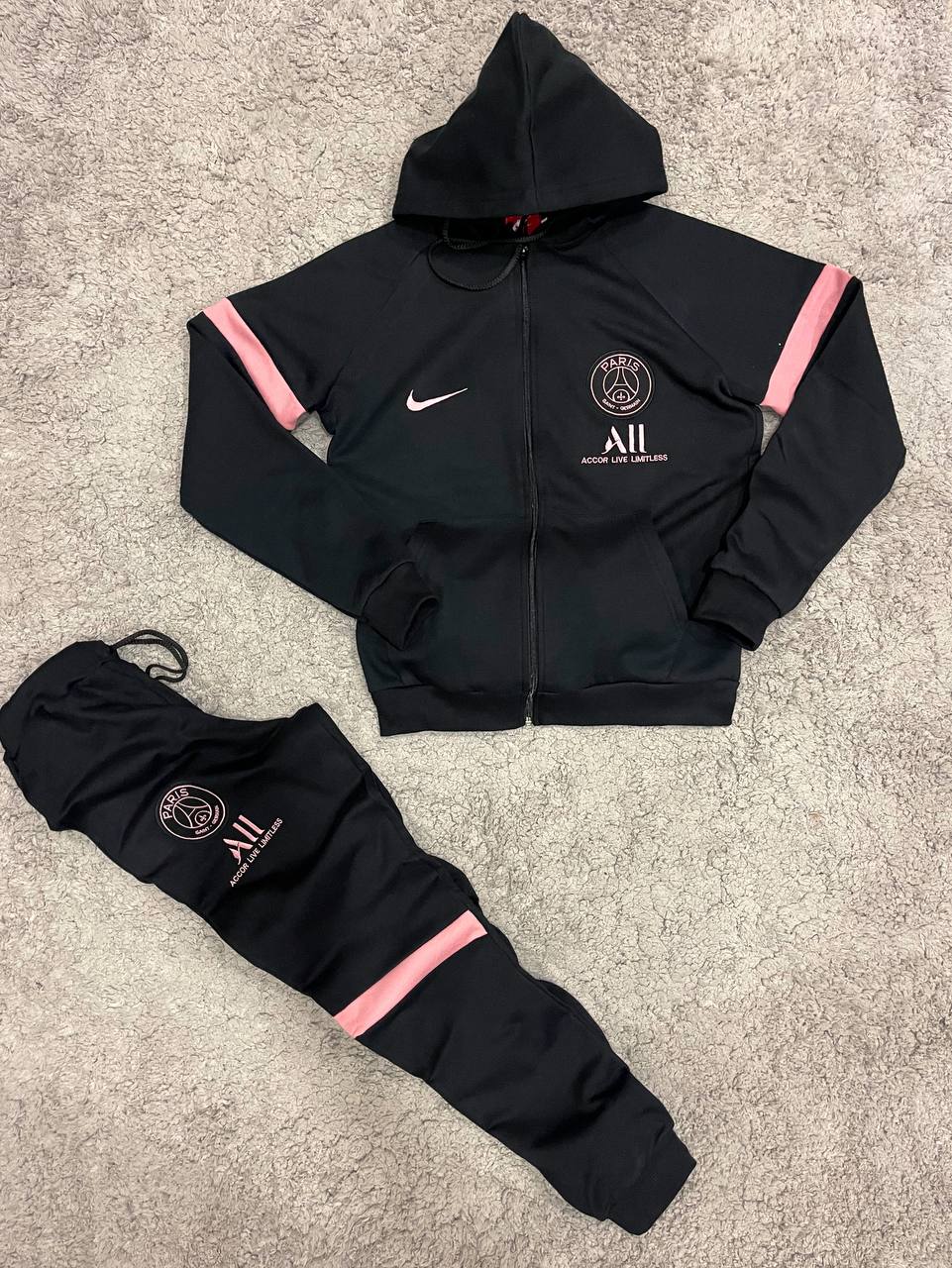 Chándal negro nike x PSG logo rosa