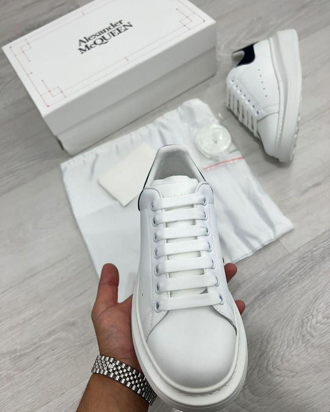 Alexander McQueen blancas y negras