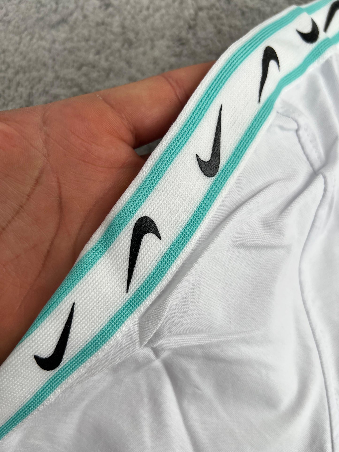 Conjunto corto blanco nike logo azul