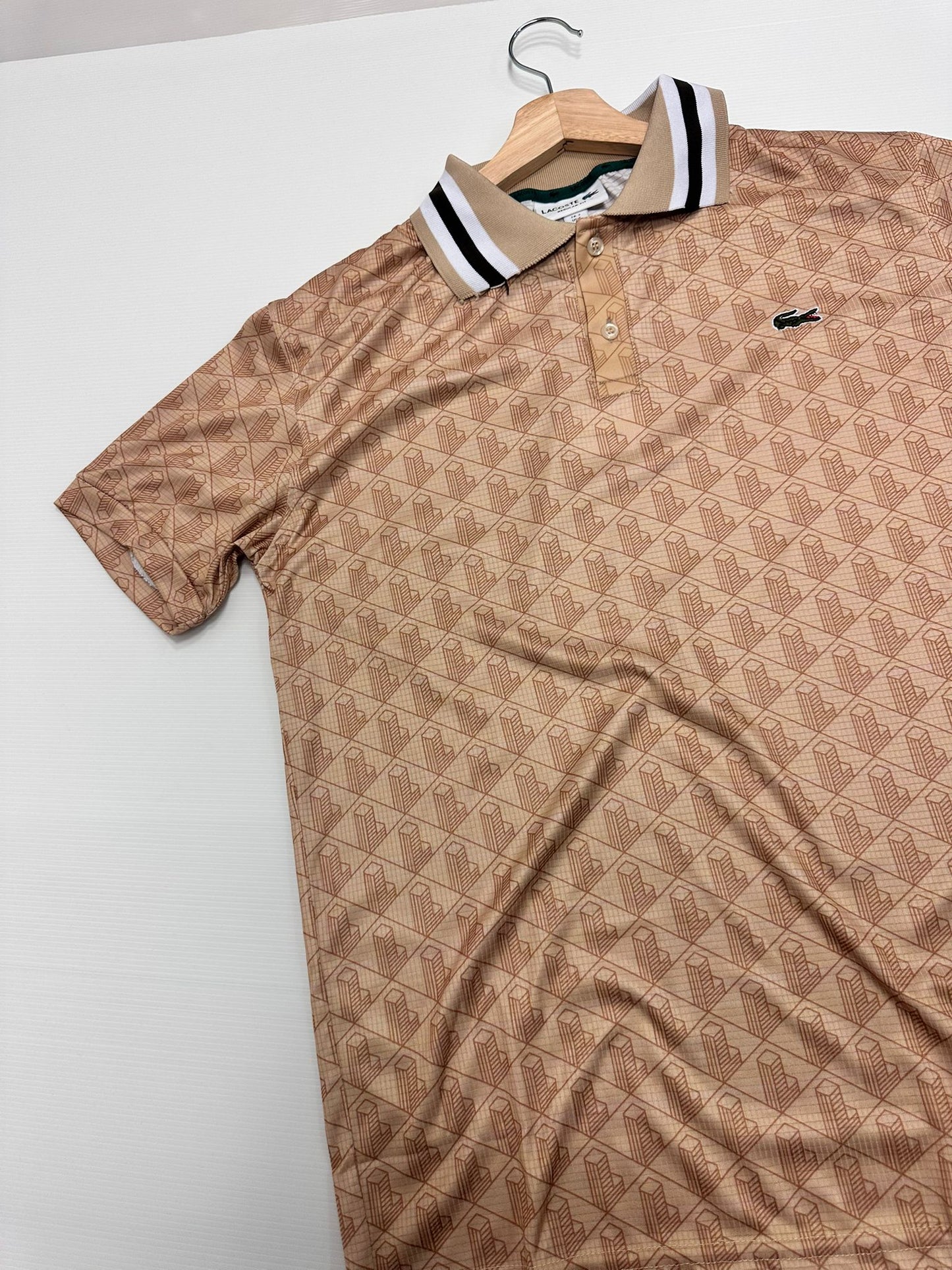 Conjunto lacoste marron claro logo verde