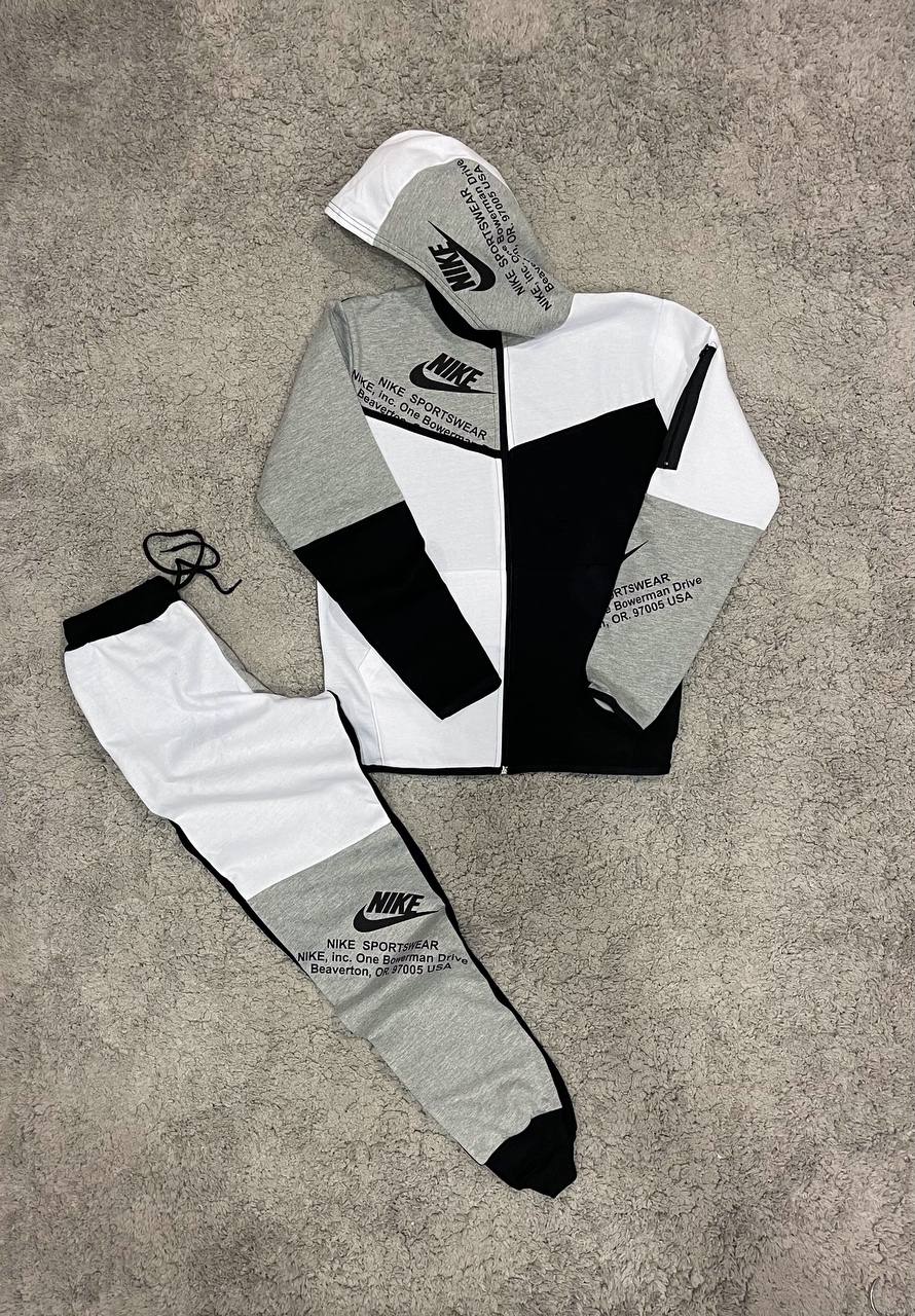 Nike Tech tricolor logo negro