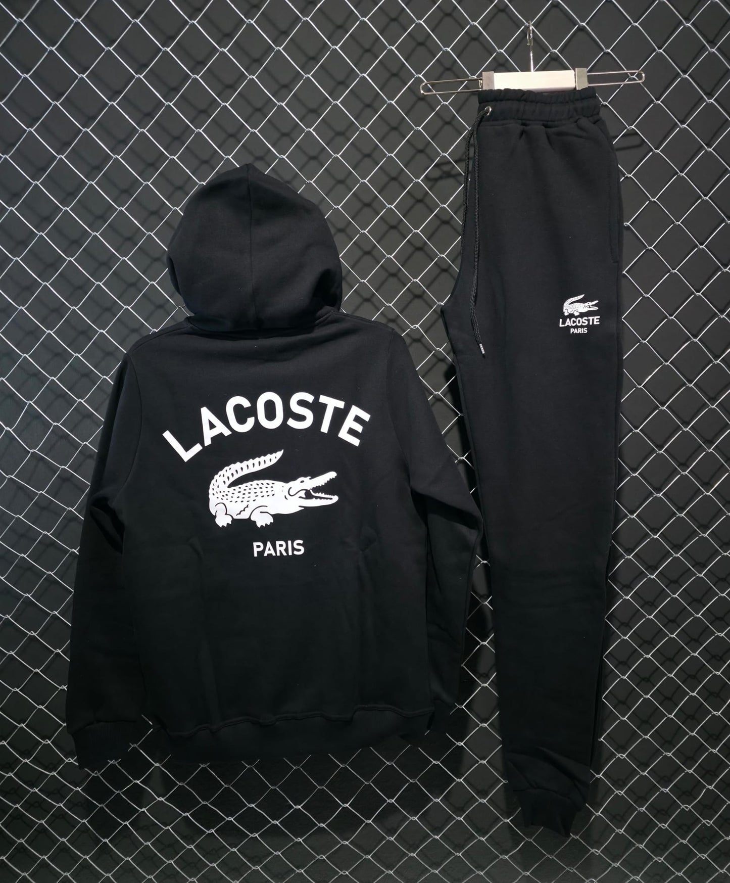 Chandal lacoste negro logo blanco con capucha