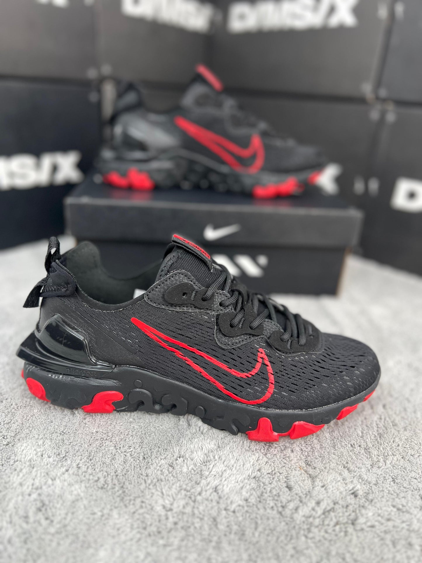 Nike react vision negras logo rojo