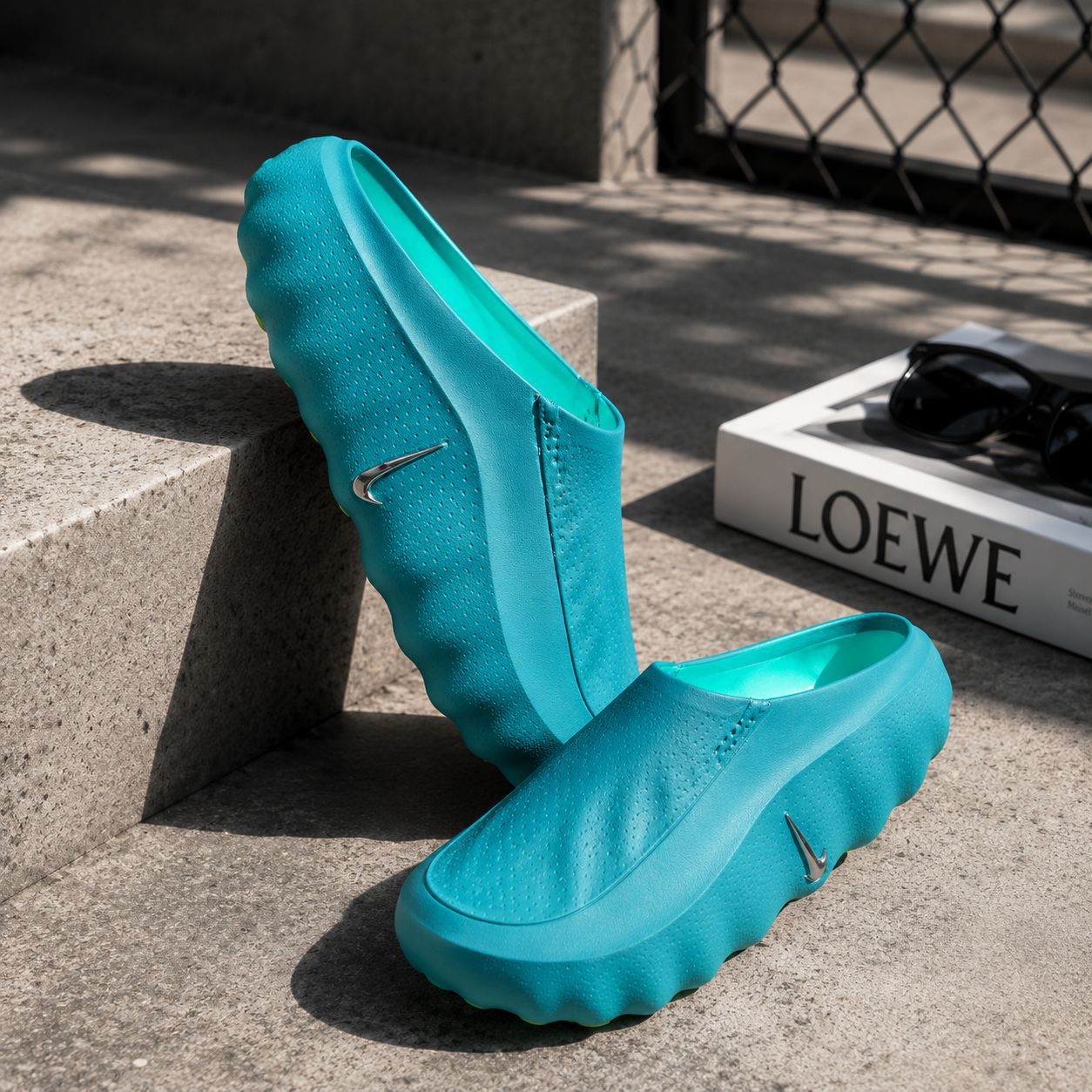 NIKE CALM MULE AZUL LOGO PLATEADO