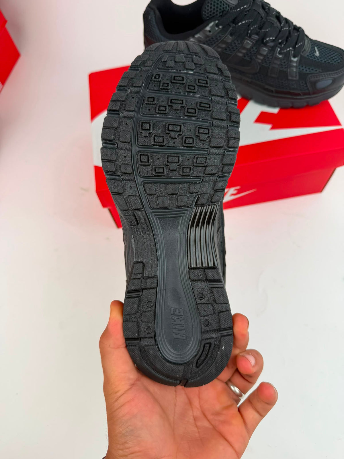 Nike P-6000 negras