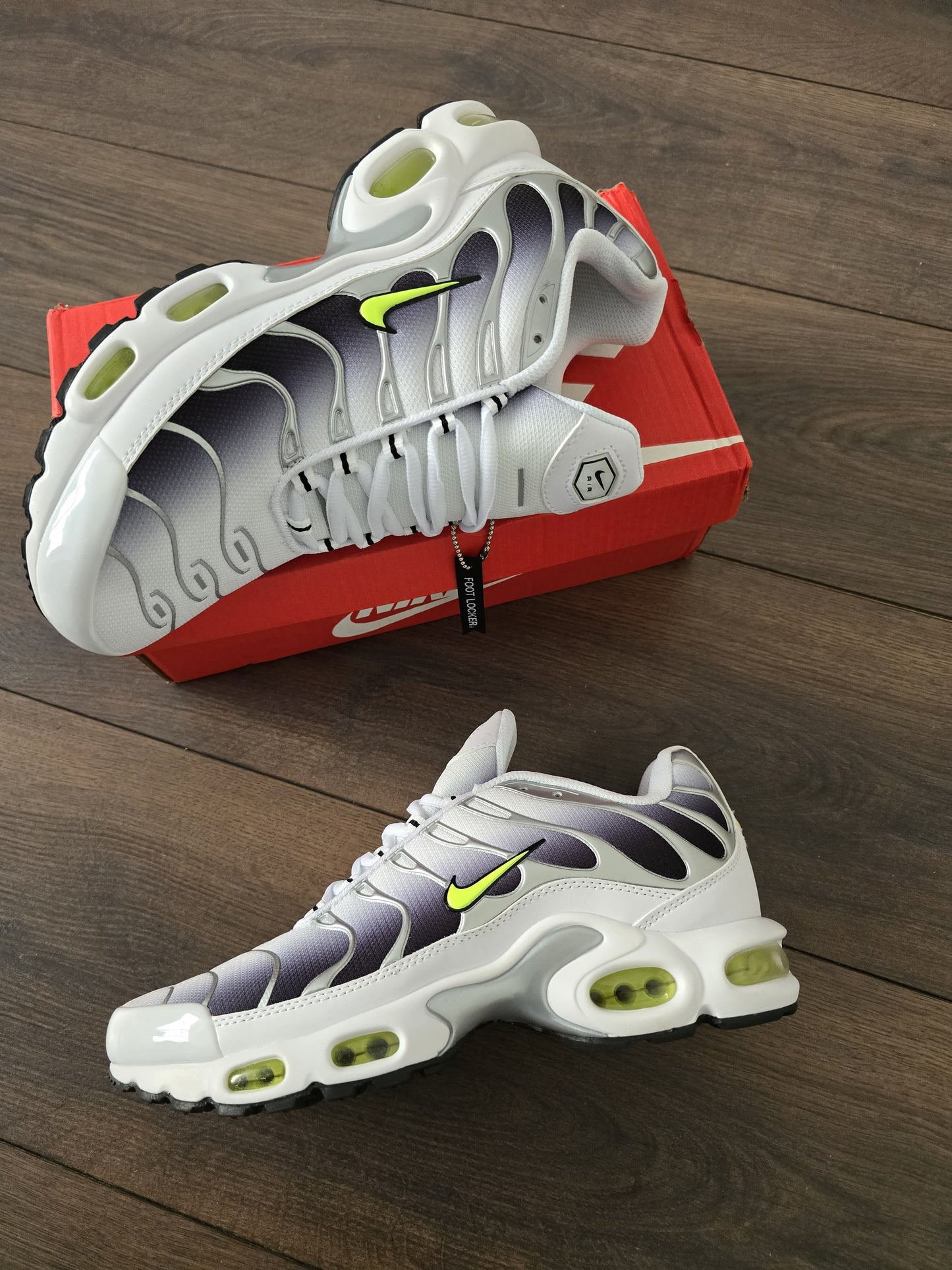 Tn blanca gris logo verde