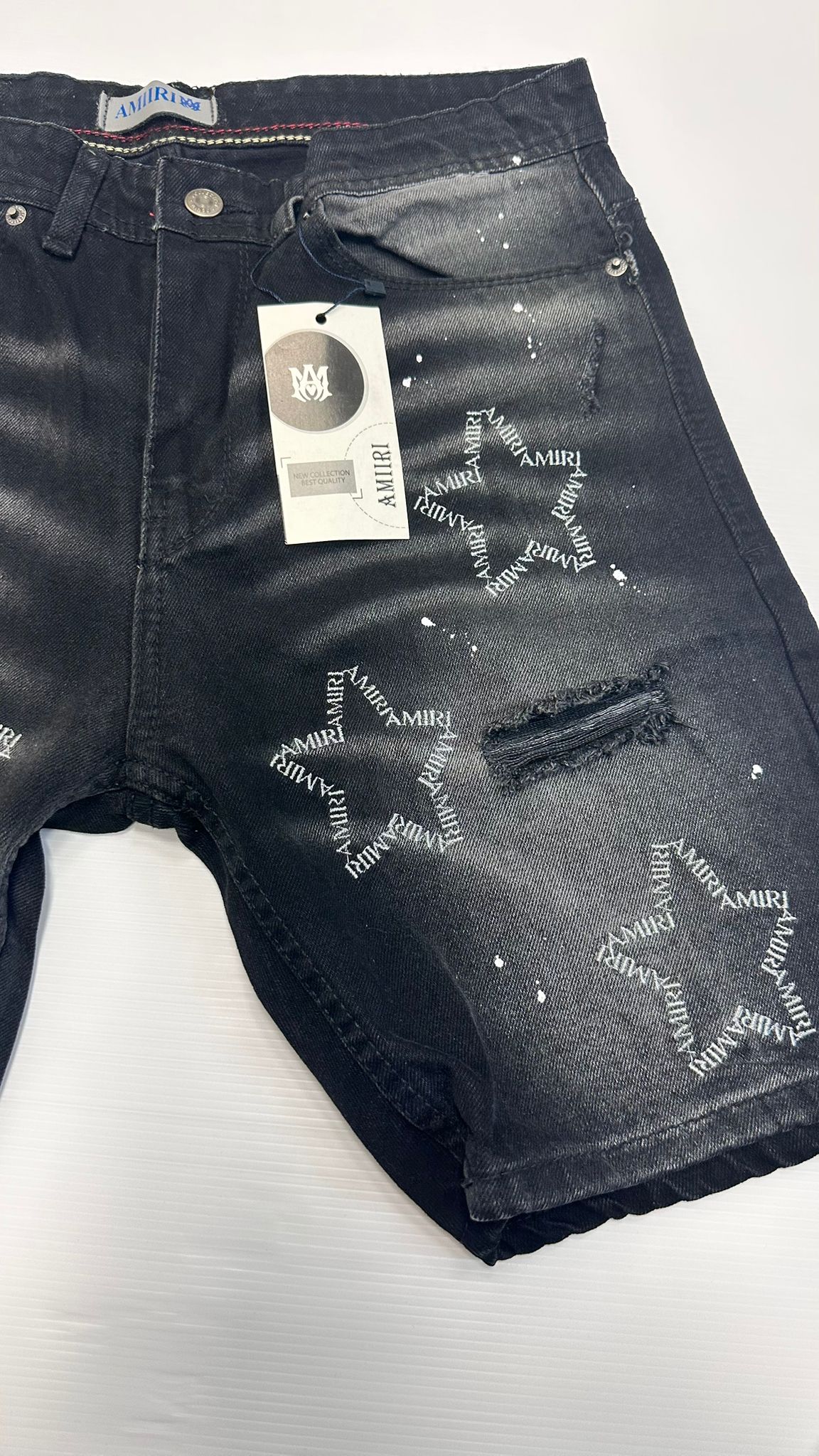 Pantalon corto amiri logos blancos