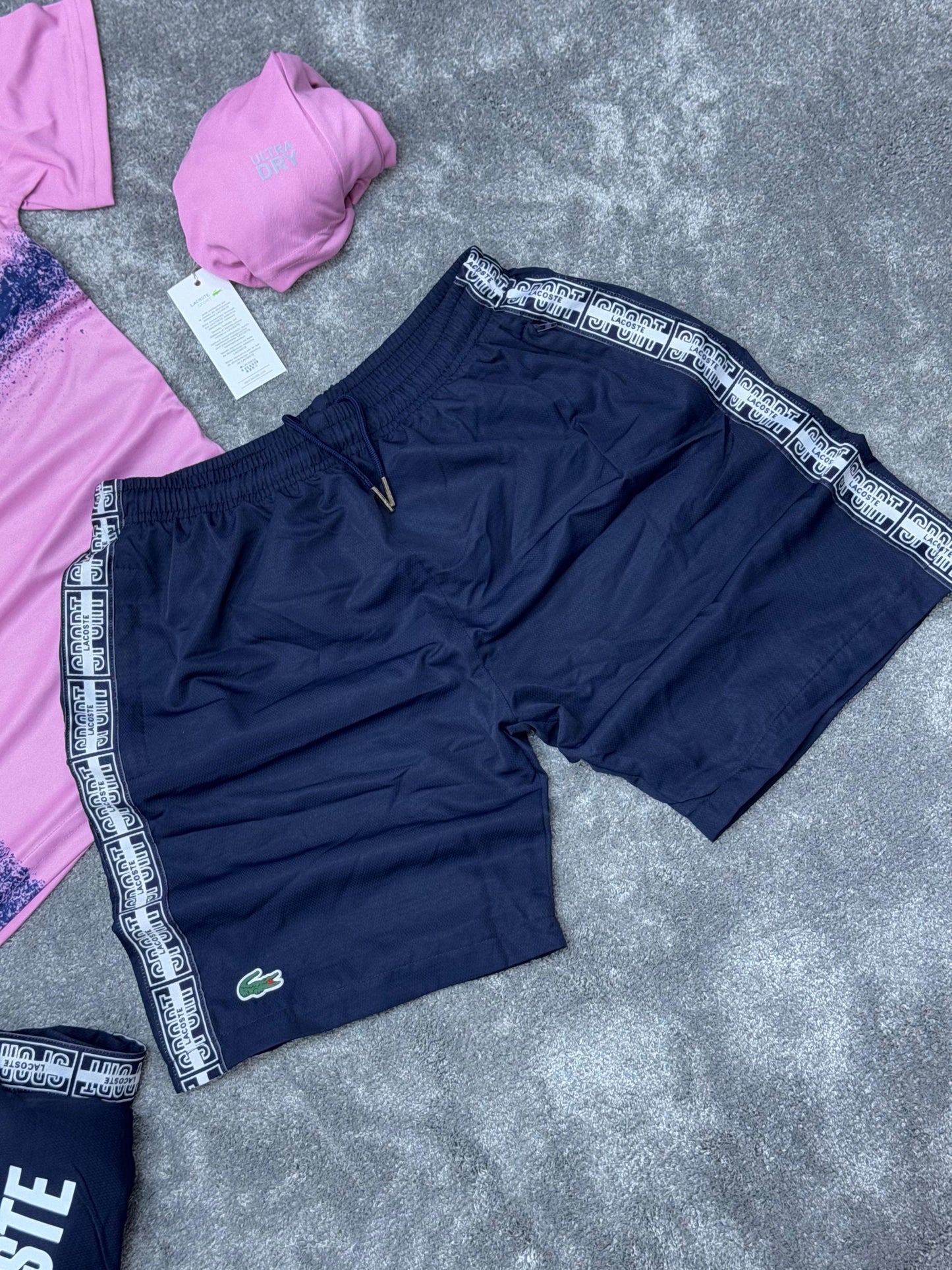 Conjunto corto lacoste rosa logo verde detalles azules