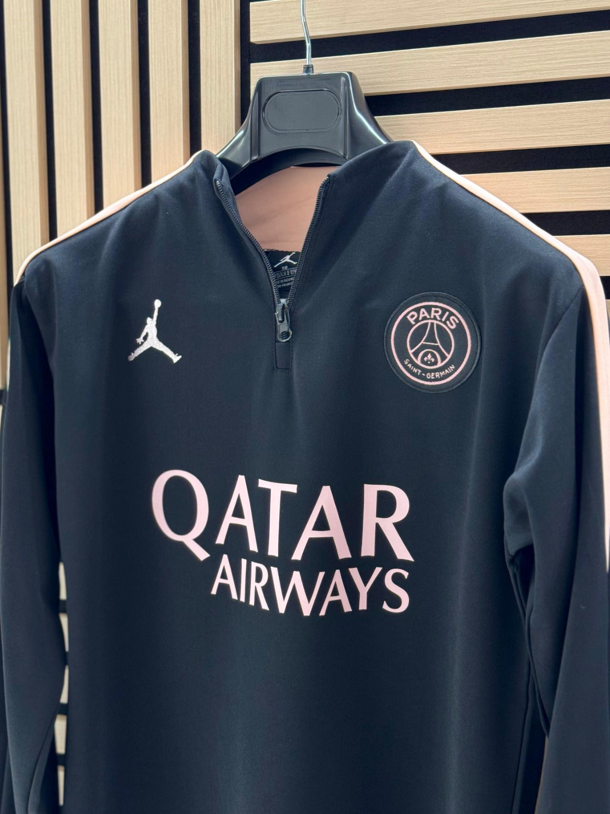 Chandal PSG x Jordan negro y rosa