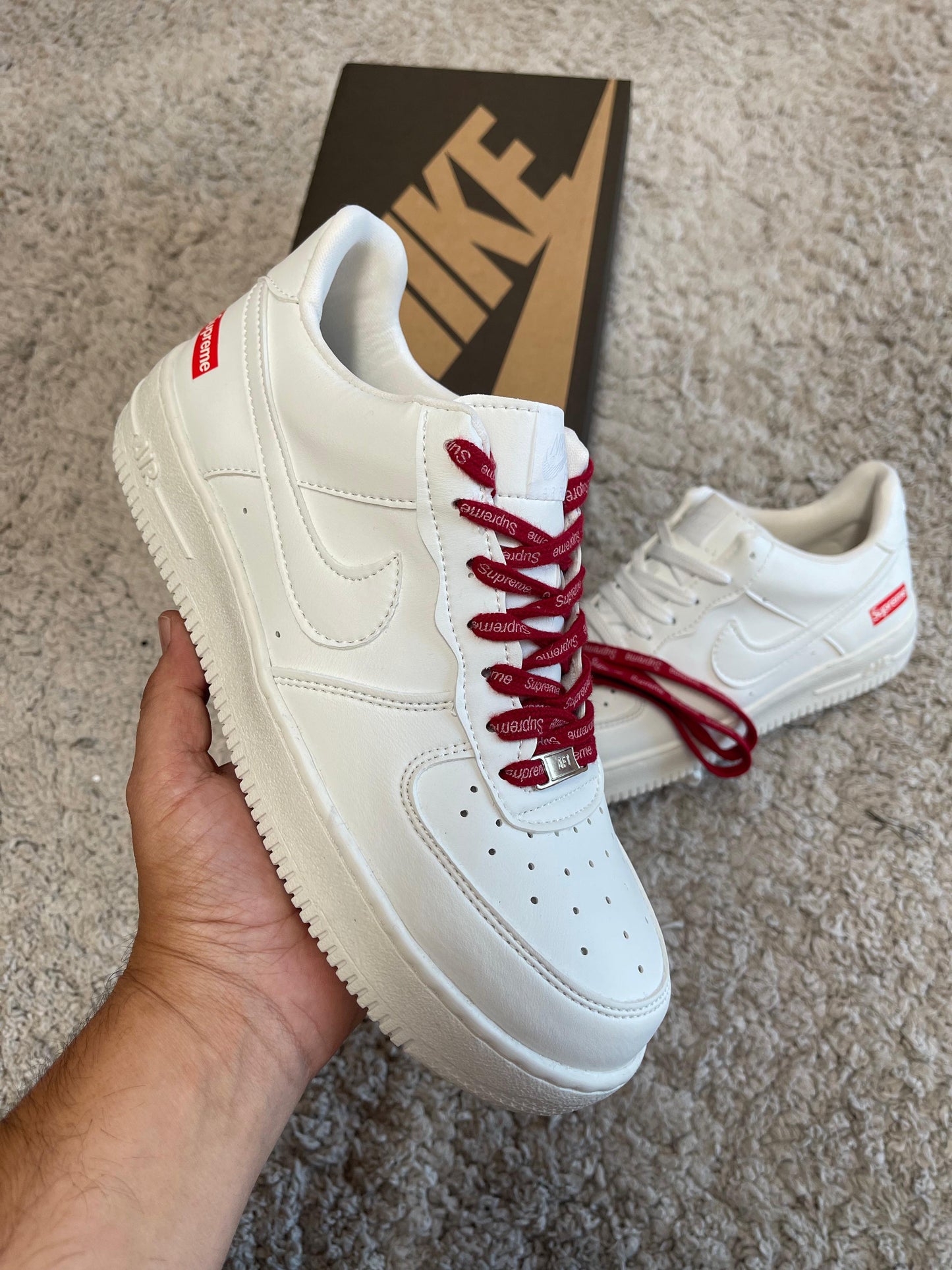 Air force blancas x Supreme logo rojo