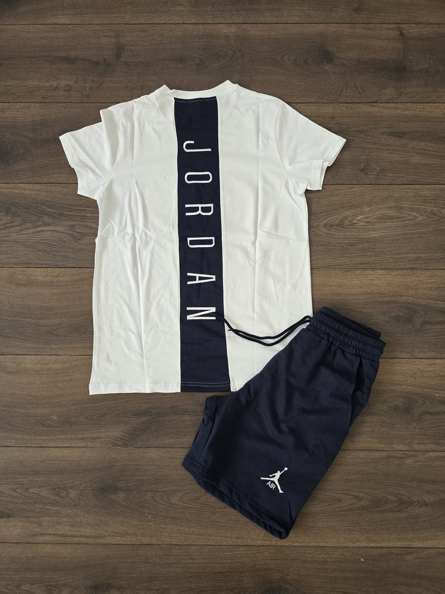 Conjunto verano jordan blanco azul logo central