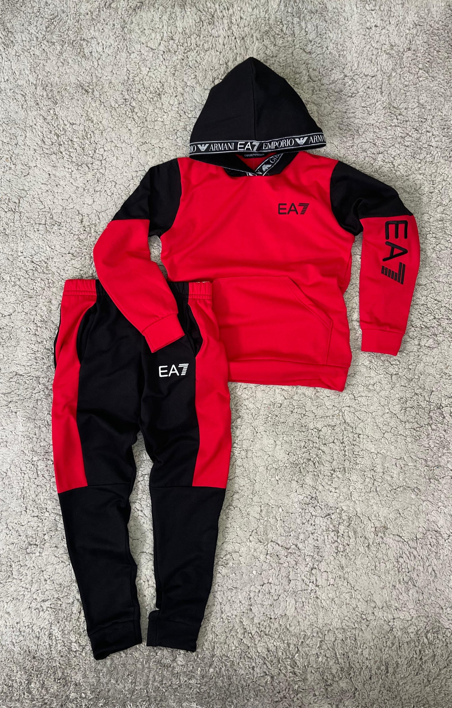 Chandal ARMANI rojo y negro logo negro