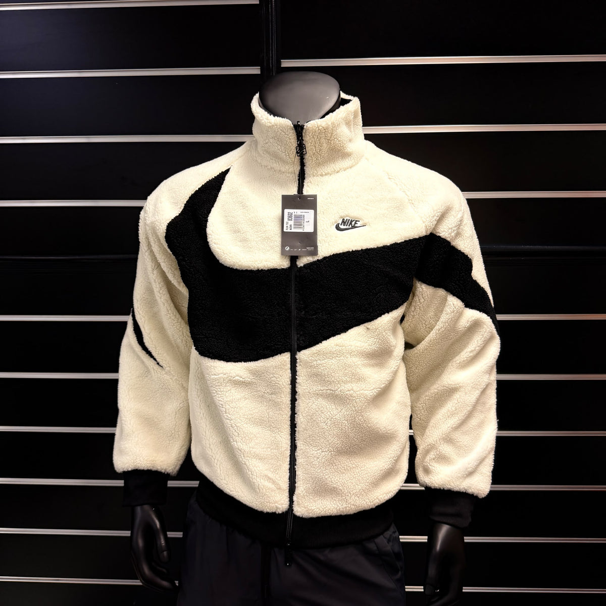 Chándal Nike crema logo negro grande
