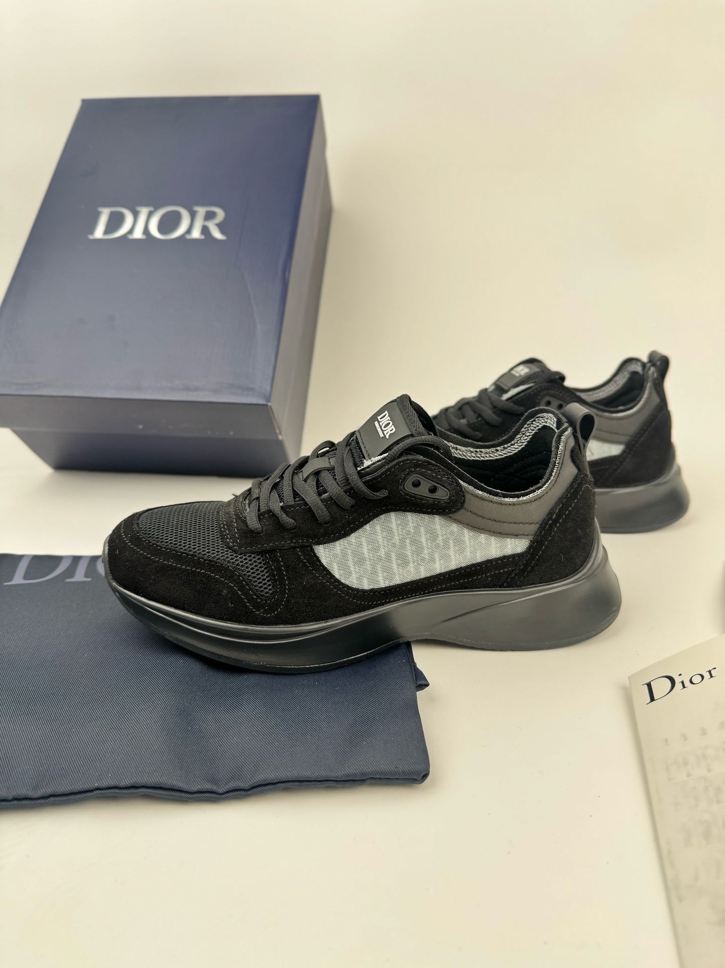 Dior b25 negras blancas y grises