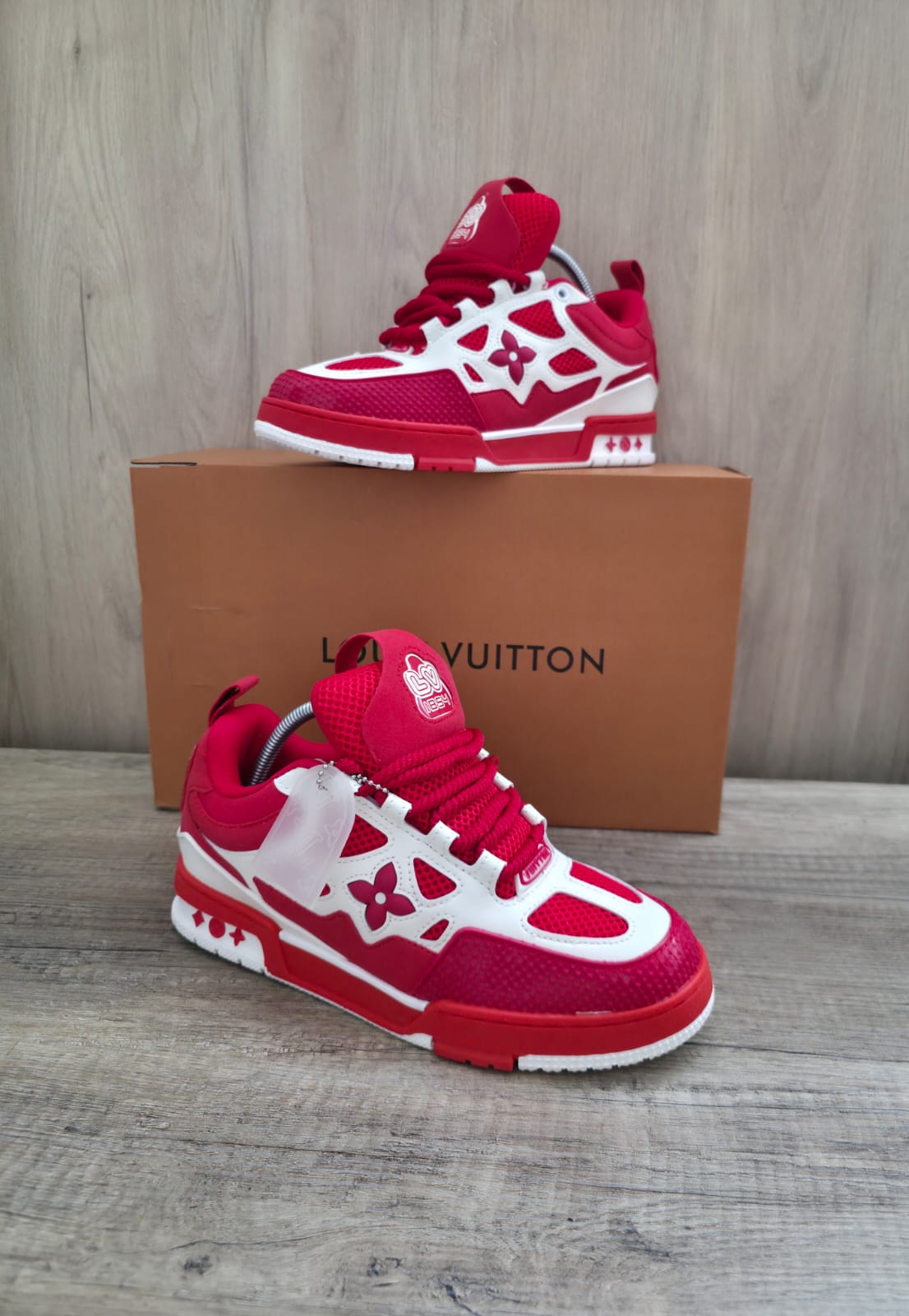 Lv skate roja con blanco