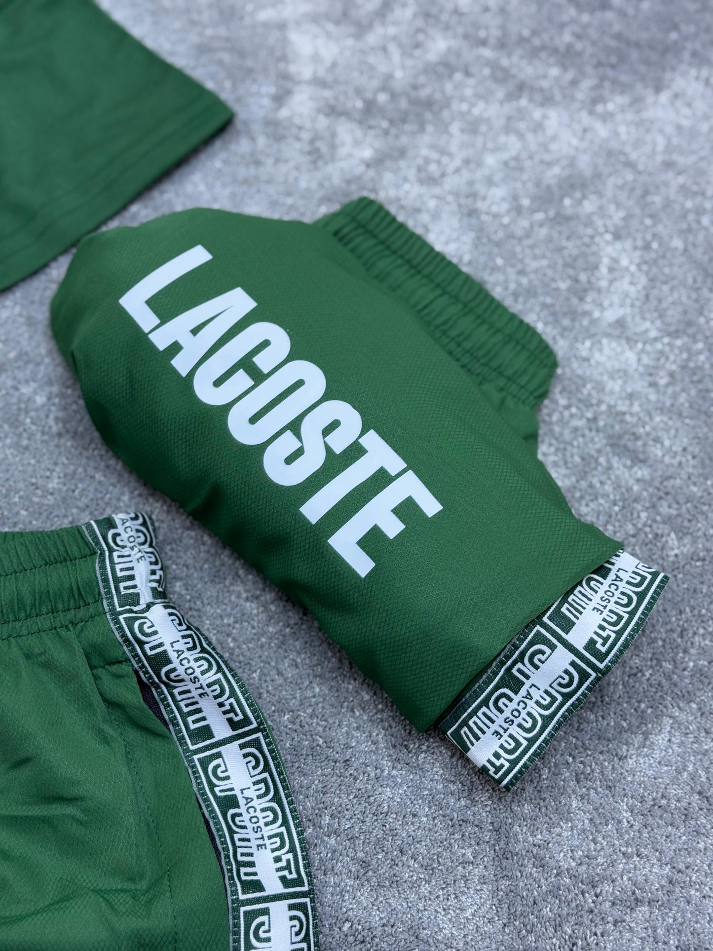 Conjunto corto lacoste verde logo verde